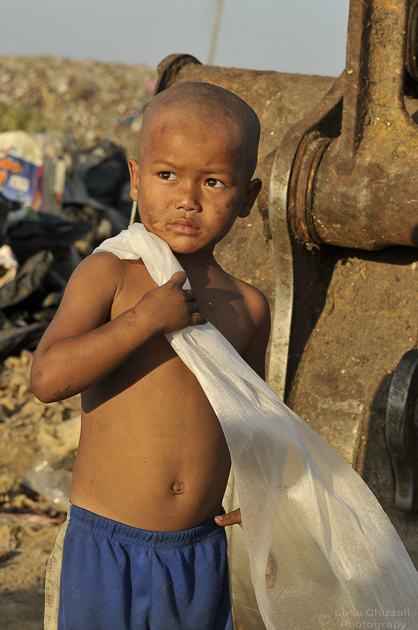 Sigma 70-200mm F2.8 EX DG OS HSM sample photo. A child in the dump site of mae sot photography