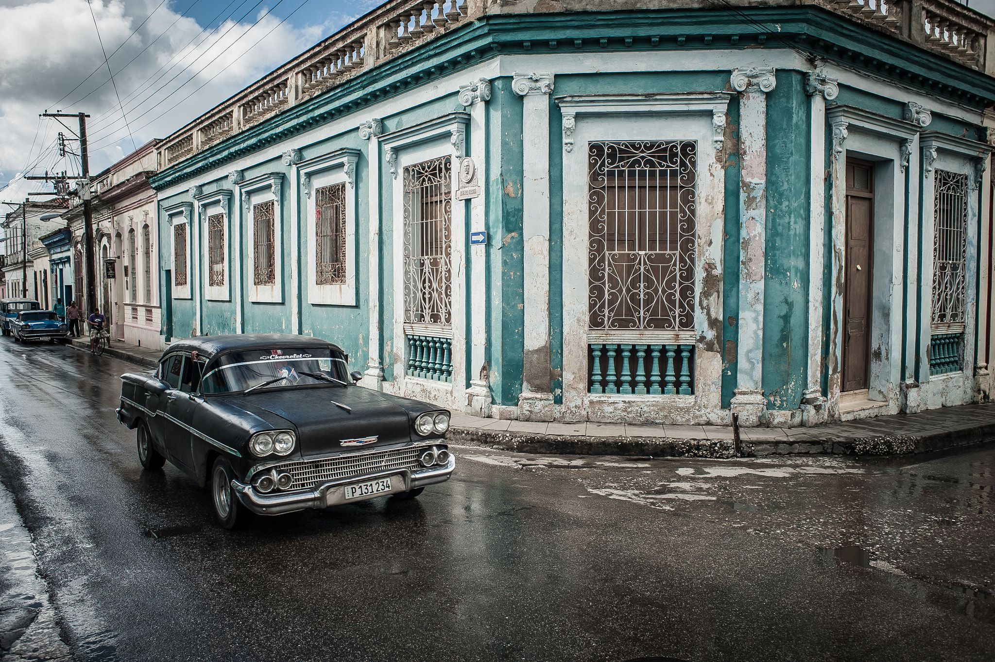 Nikon D700 + AF Nikkor 28mm f/2.8 sample photo. Old car and building @ santa clara photography