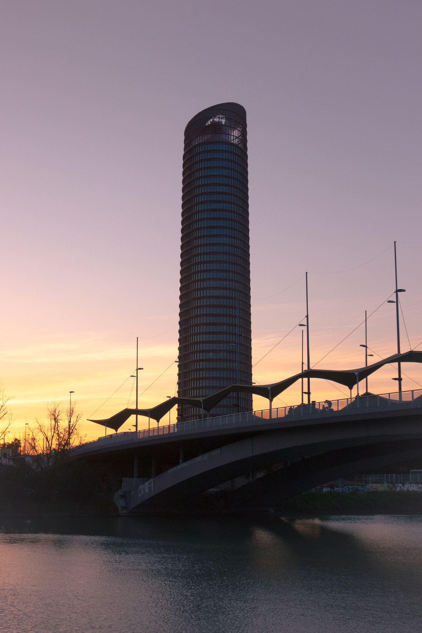 Canon EOS 7D Mark II + Canon EF 16-35mm F2.8L USM sample photo. Sevilla afternoon photography