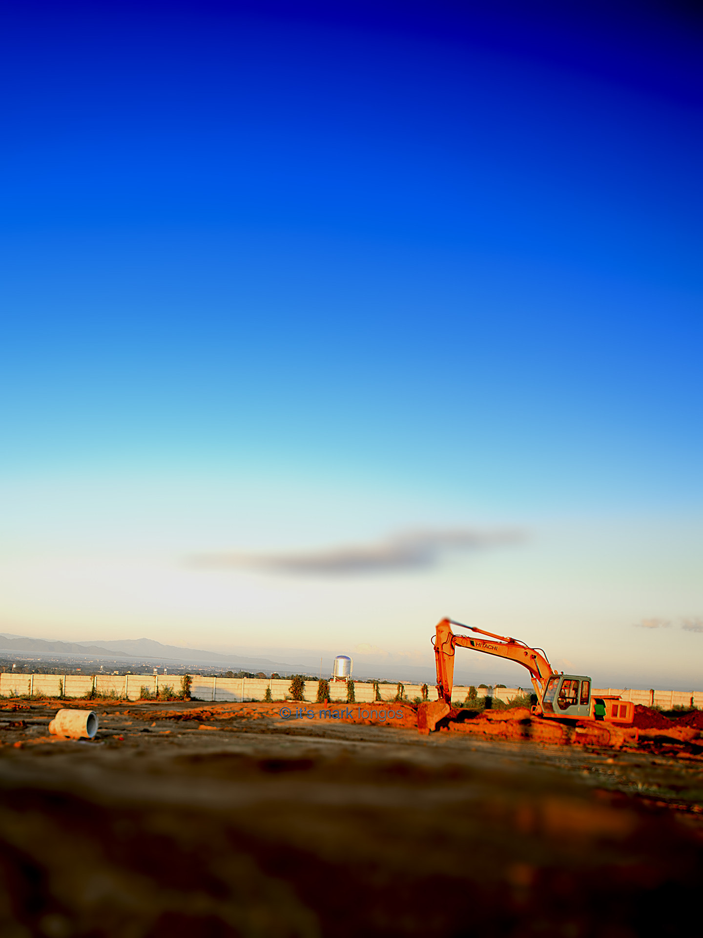 Canon TS-E 24mm f/3.5L sample photo. Little digger photography