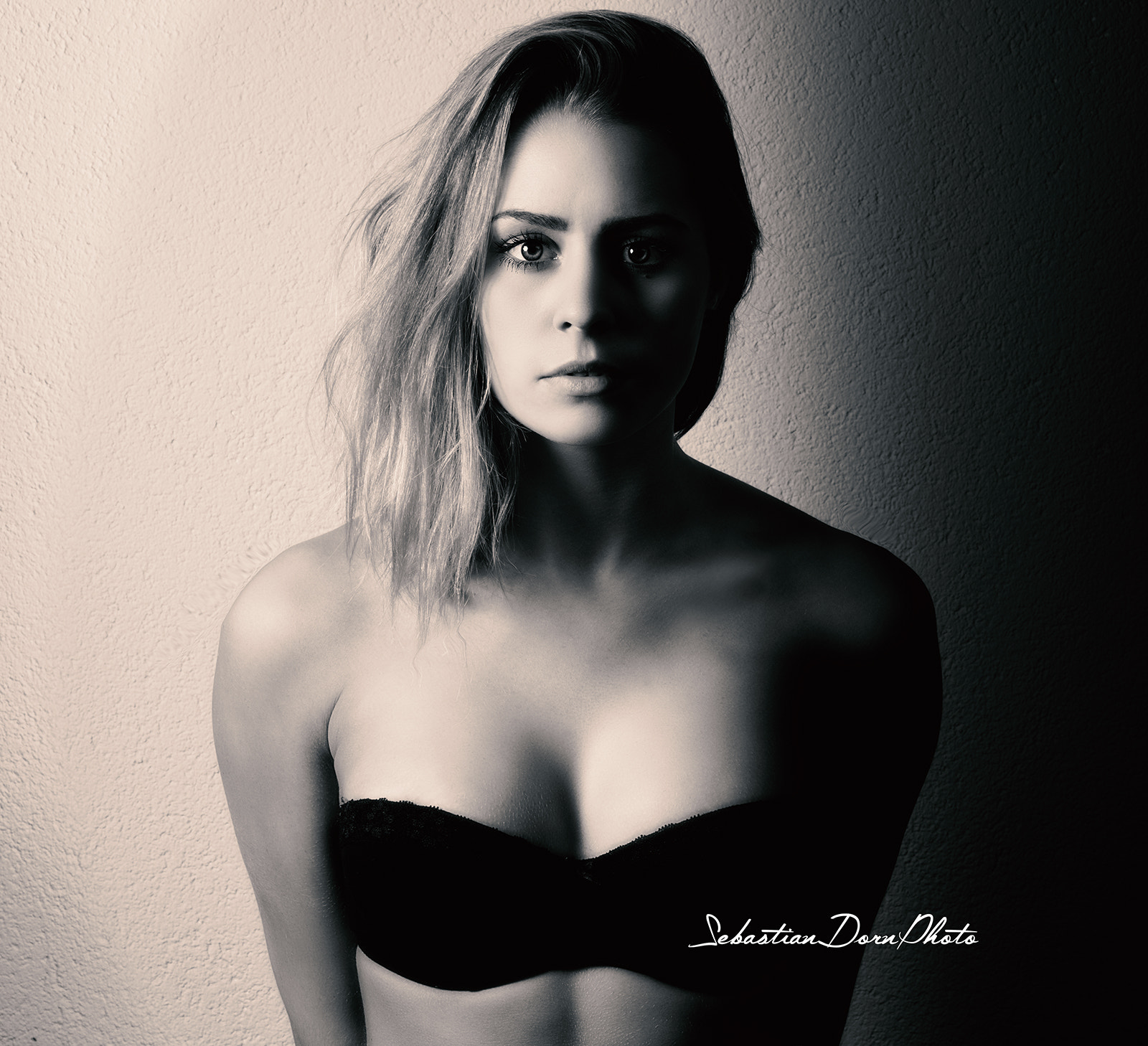 Samsung NX 45mm F1.8 sample photo. Simple b/w portrait  photography