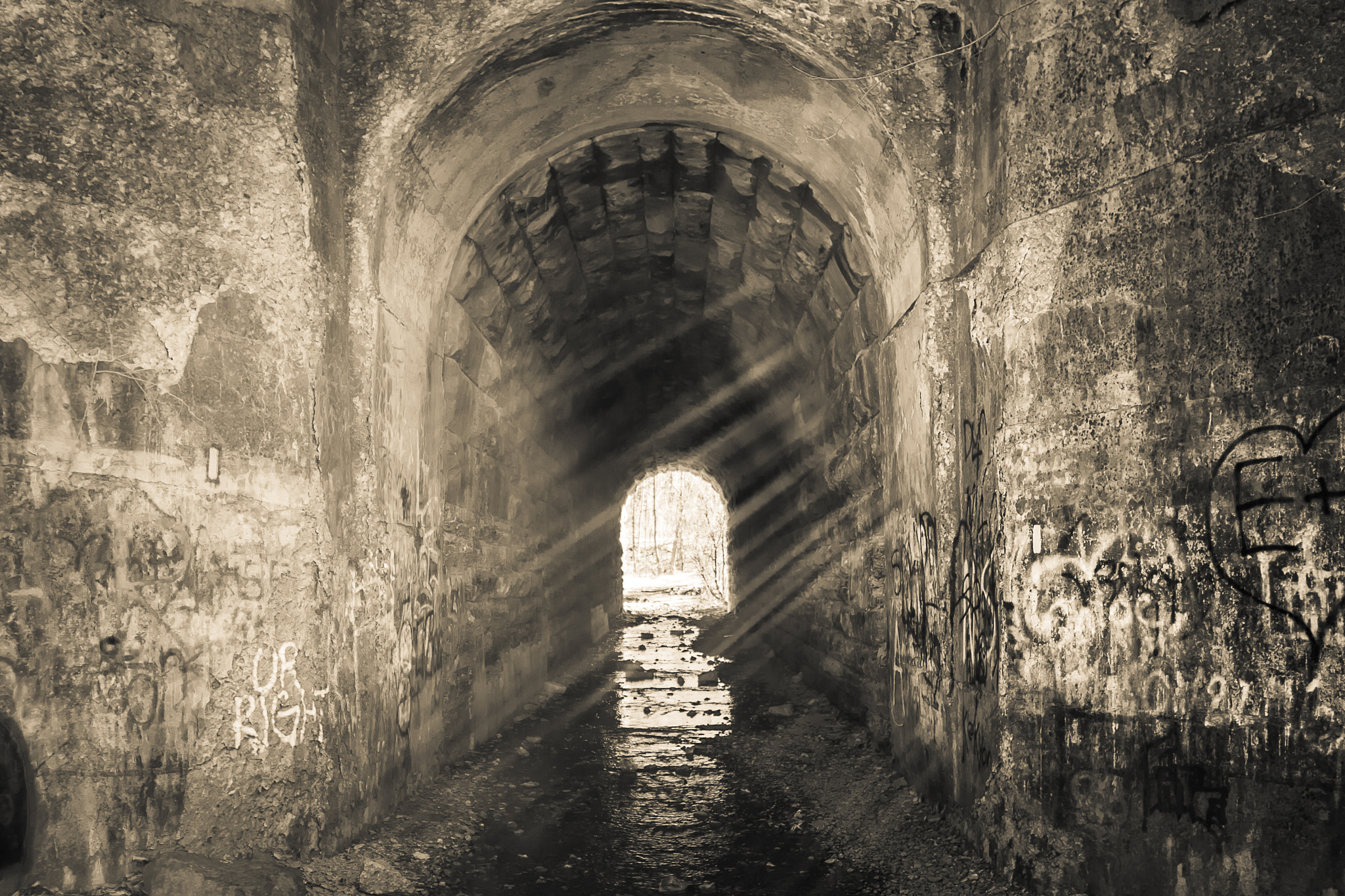 Canon EOS 30D + Canon EF 17-40mm F4L USM sample photo. Screaming tunnel photography