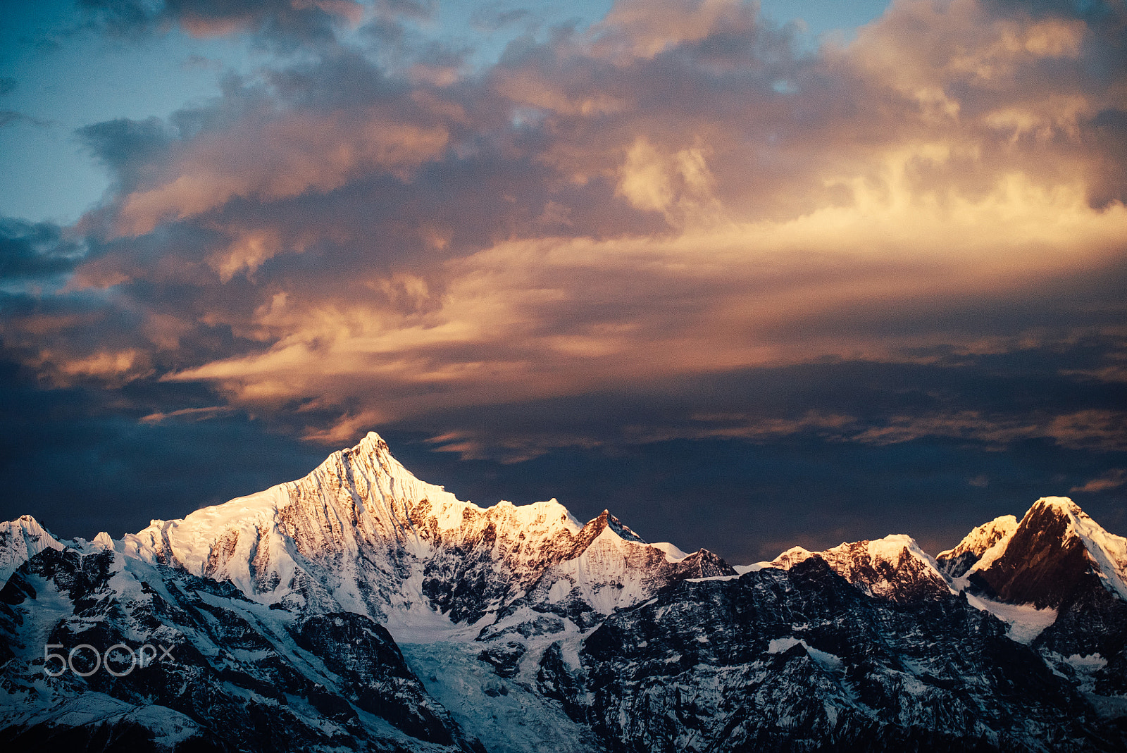 Sony a7S + Canon EF 100mm F2.8L Macro IS USM sample photo. The sunrise of meri snow mountains photography