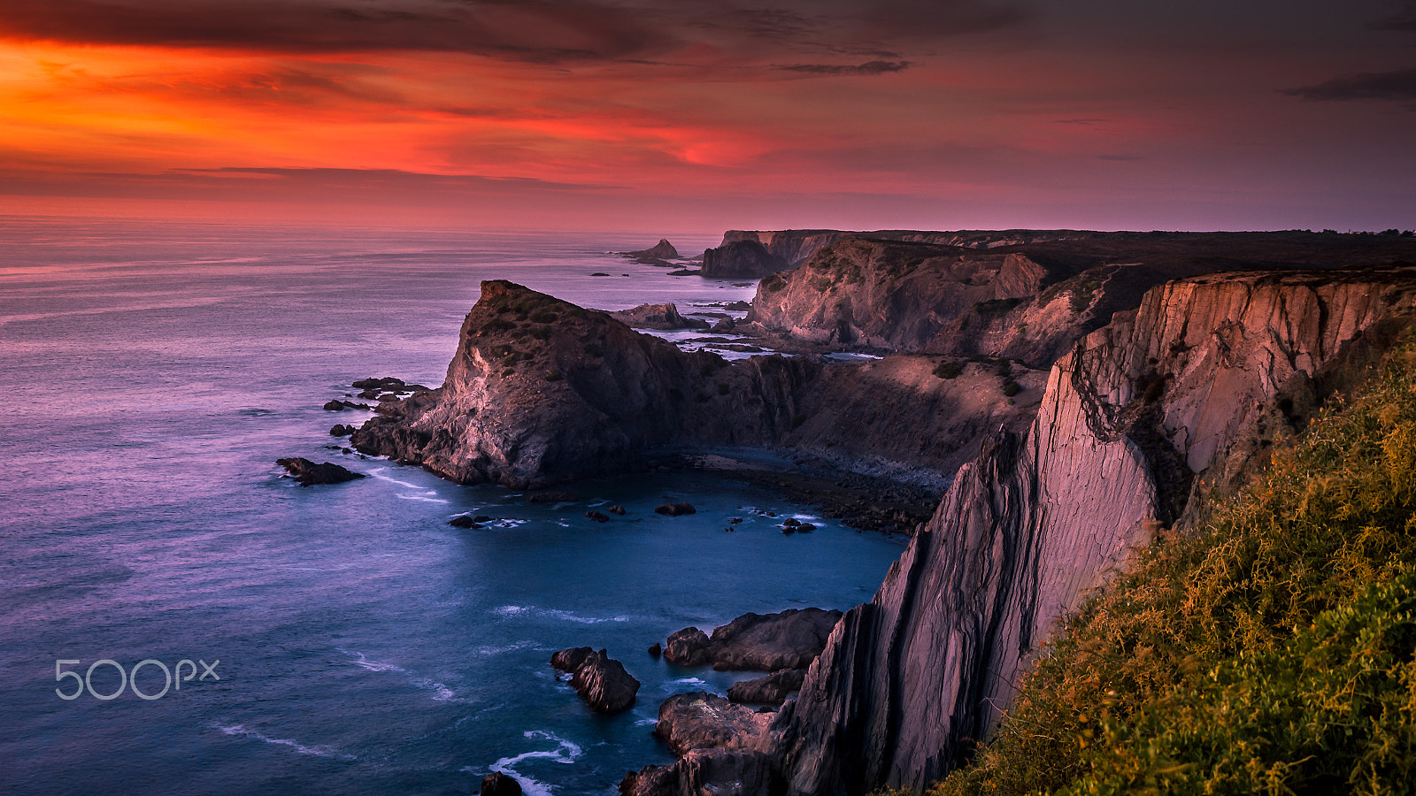 Nikon D80 + Sigma 17-70mm F2.8-4.5 DC Macro Asp. IF HSM sample photo. Arrifana cliffs photography