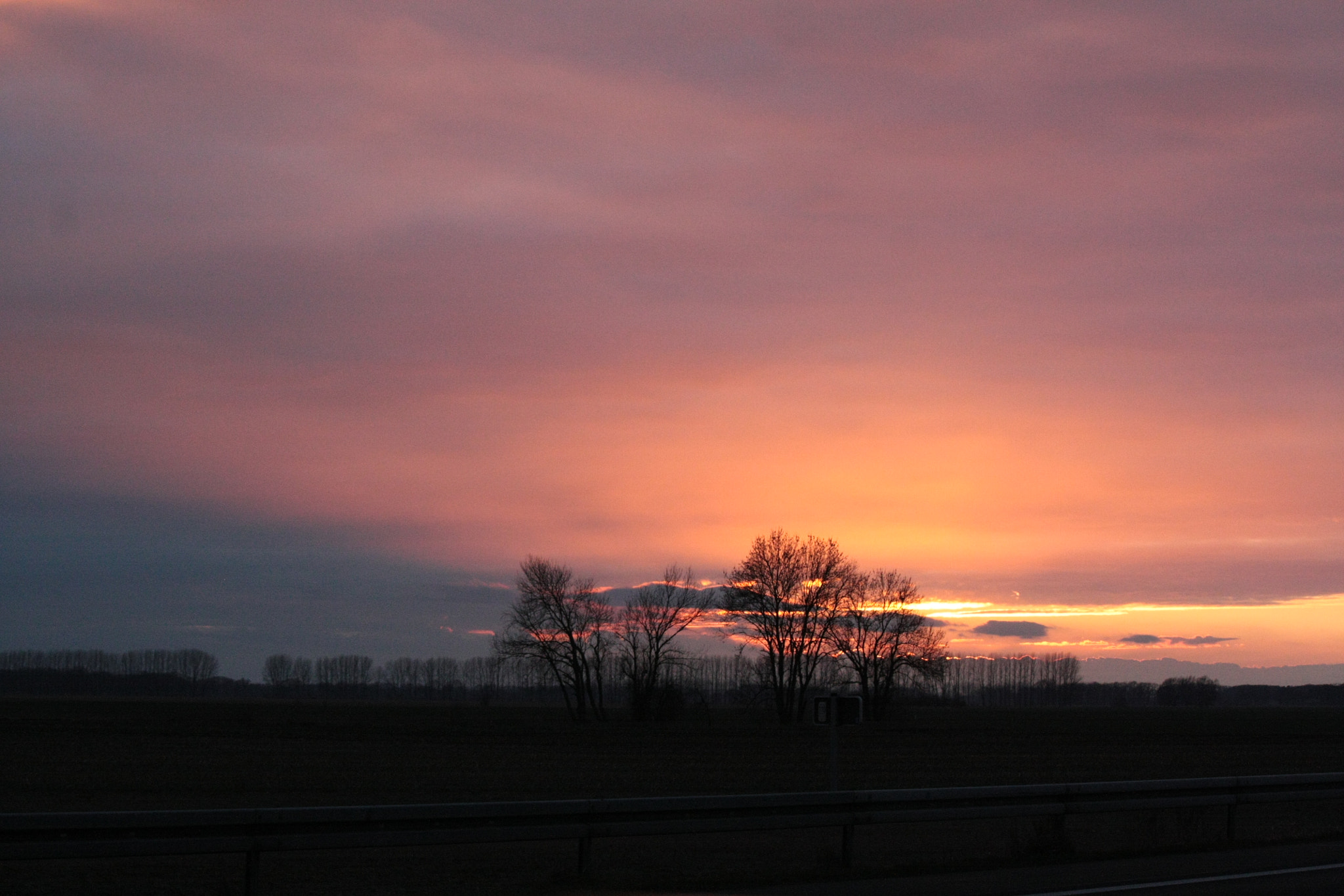 Canon EOS 450D (EOS Rebel XSi / EOS Kiss X2) sample photo. Sundown in traffic jam photography