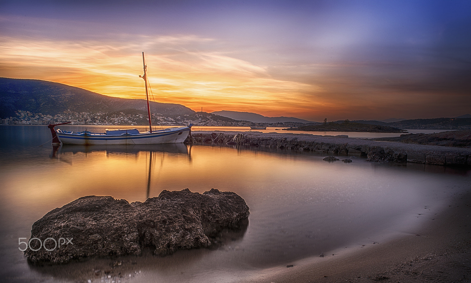 Nikon D810 + Nikon AF Nikkor 24mm F2.8D sample photo. Sunset in greece photography