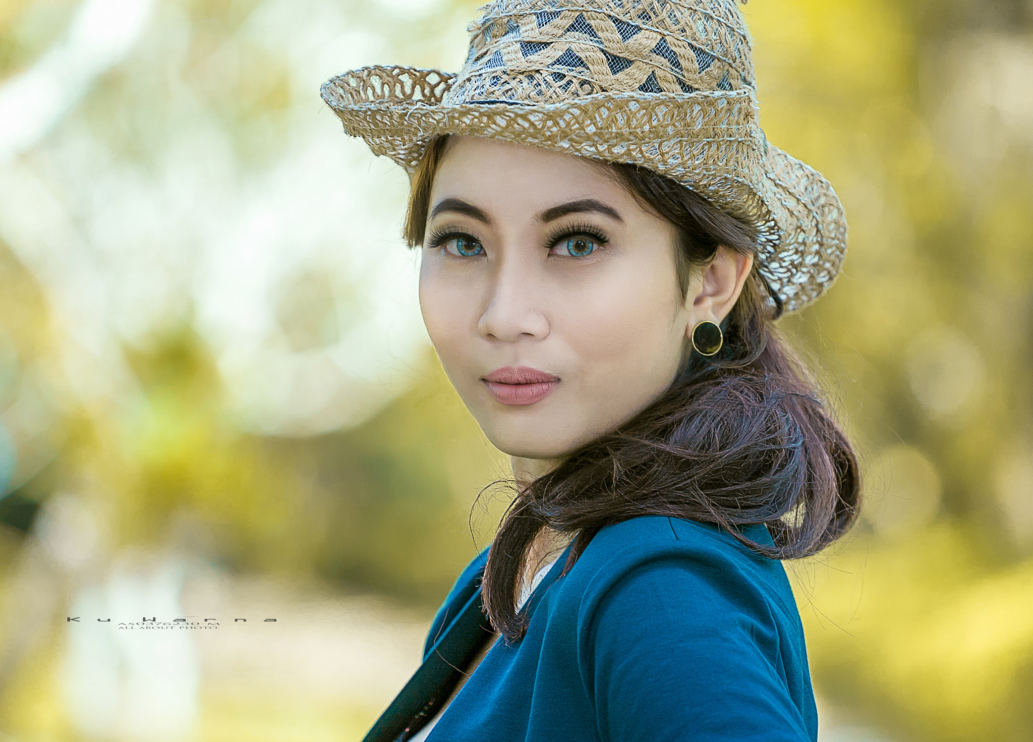 Canon EOS-1D + Canon EF 70-200mm F4L USM sample photo. The eyes.. photography