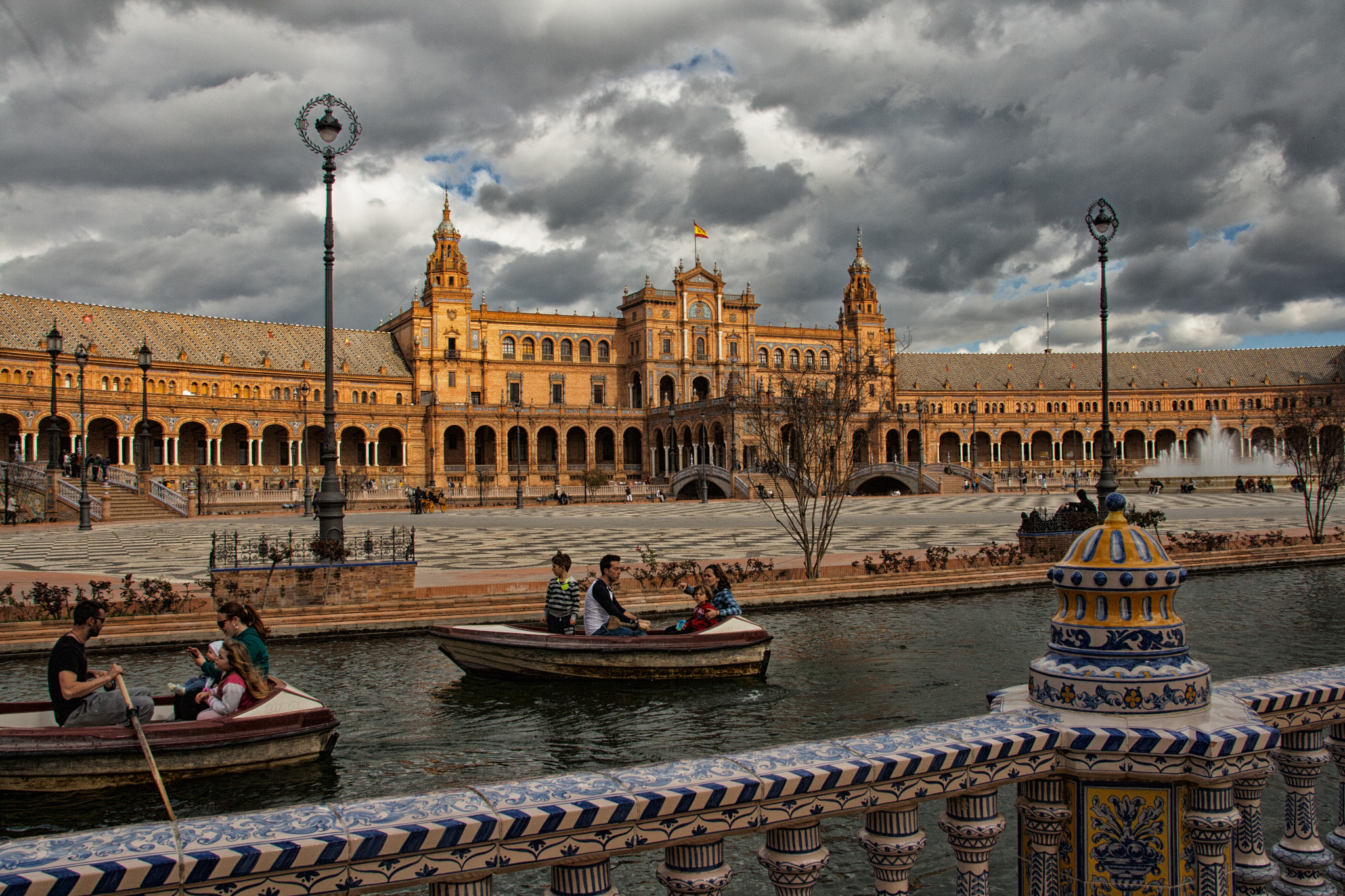 Sigma 18-200mm f/3.5-6.3 DC OS sample photo. Plaza de espana, sevilla photography