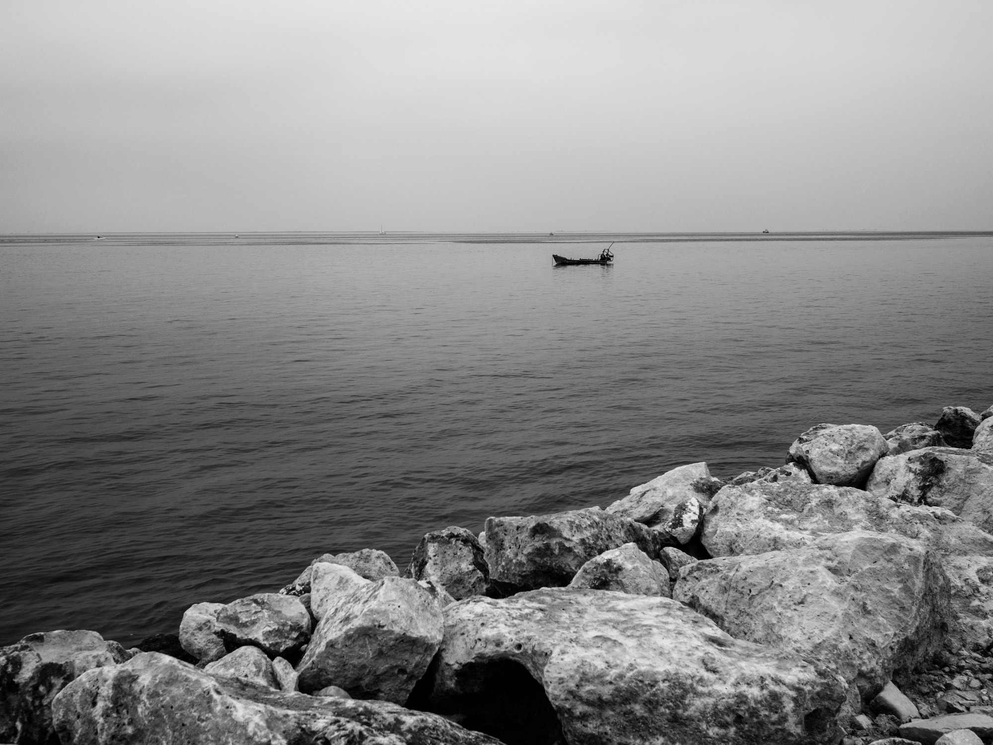 Olympus PEN E-PL5 + Panasonic Lumix G 20mm F1.7 ASPH sample photo. Gris sur la mer photography
