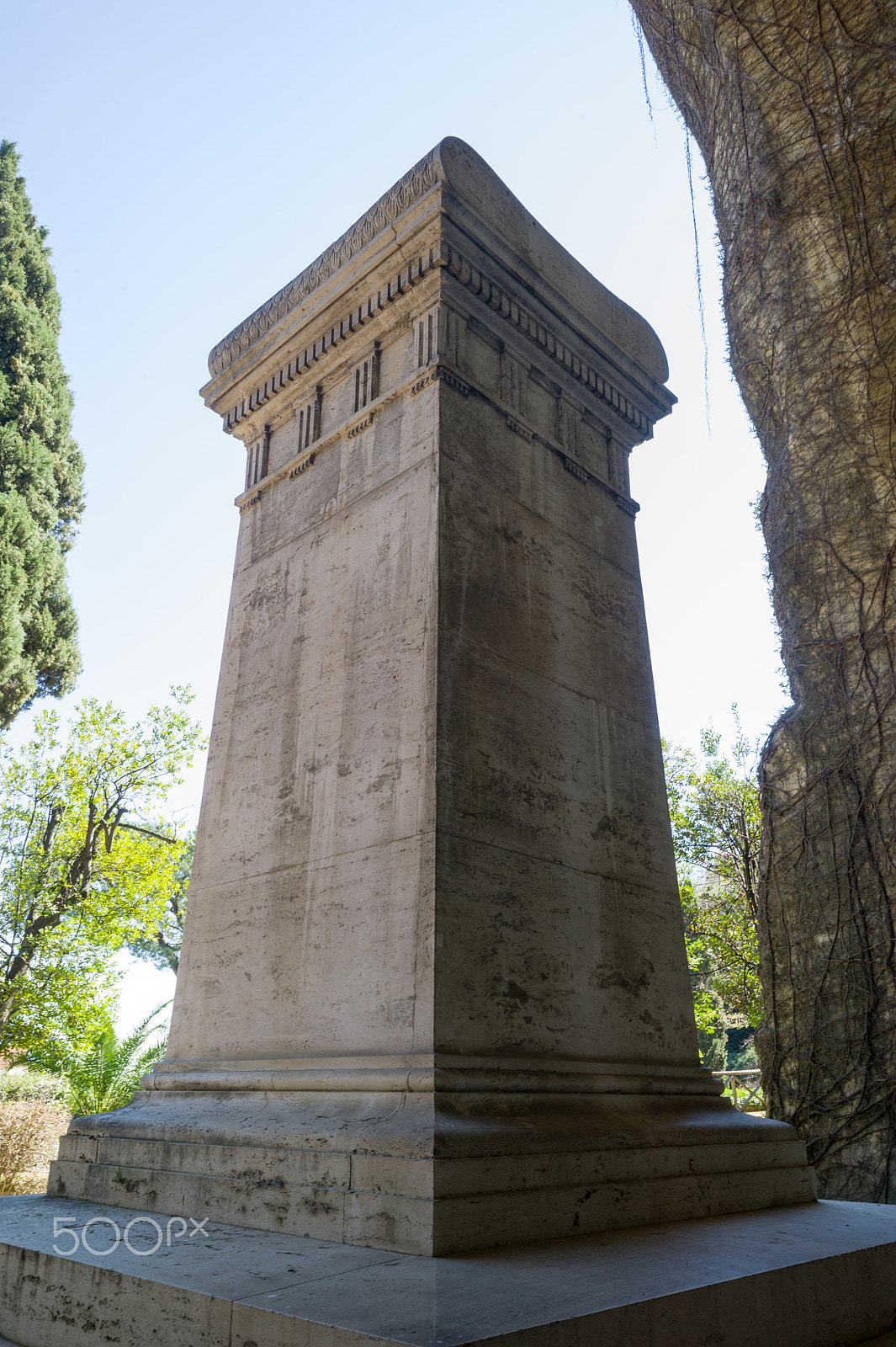 Leica Elmar-M 24mm F3.8 ASPH sample photo. Tomb of giacomo leopardi photography