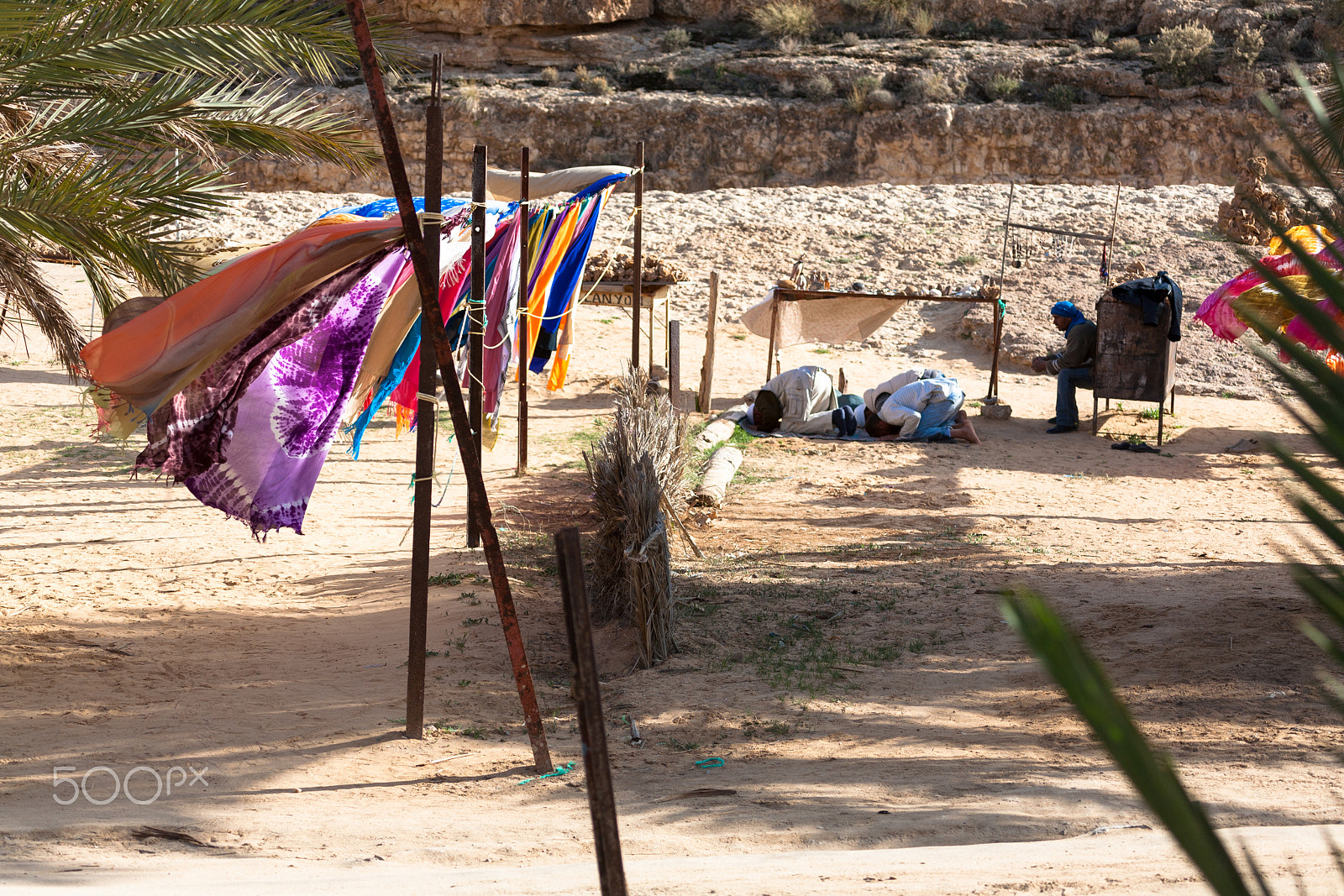 Canon EF 100-400mm F4.5-5.6L IS USM sample photo. Men prayants, tunisia photography