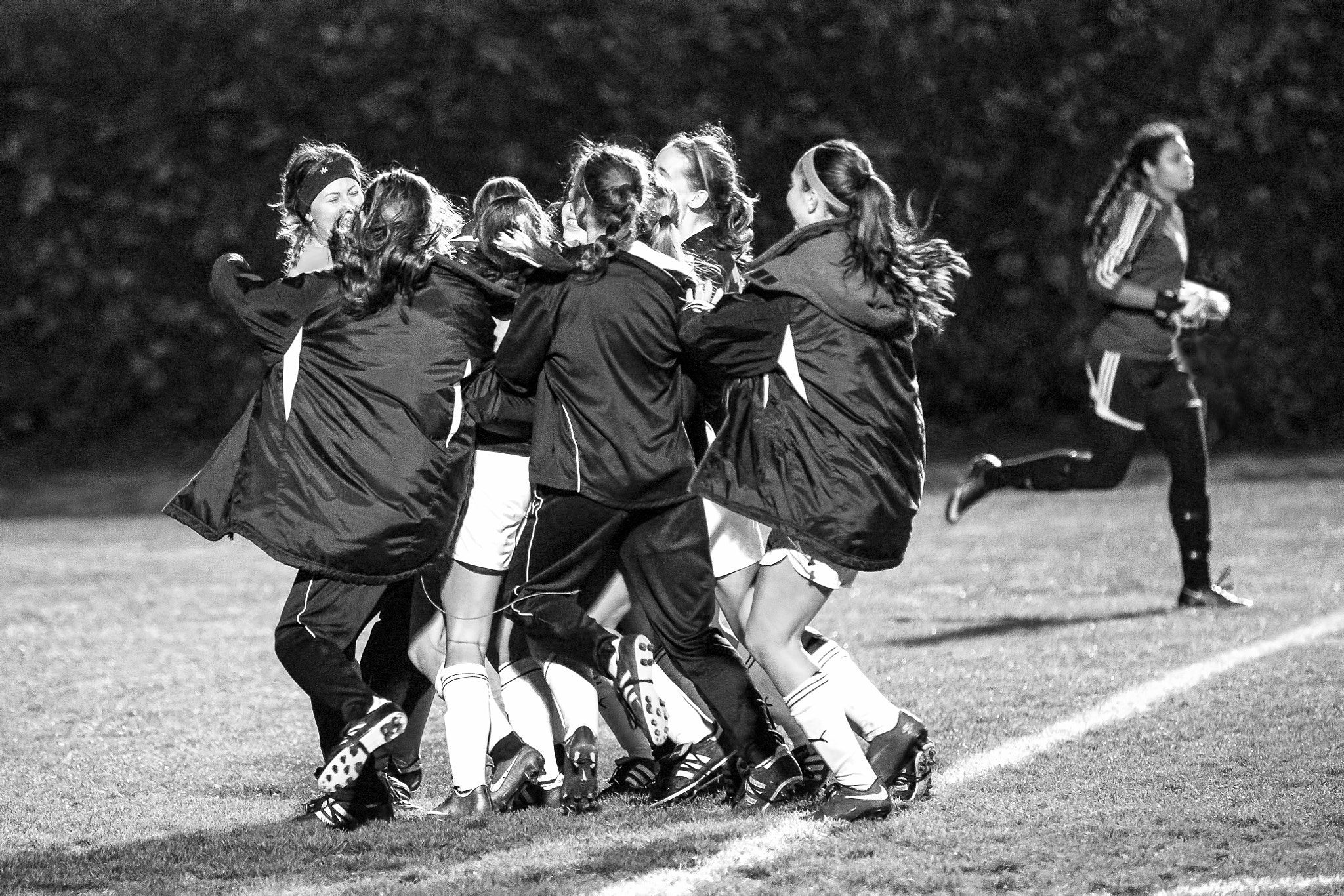 Canon EOS-1D X + Canon EF 70-200mm F2.8L IS II USM sample photo. San luis obispo high school girls soccer photography