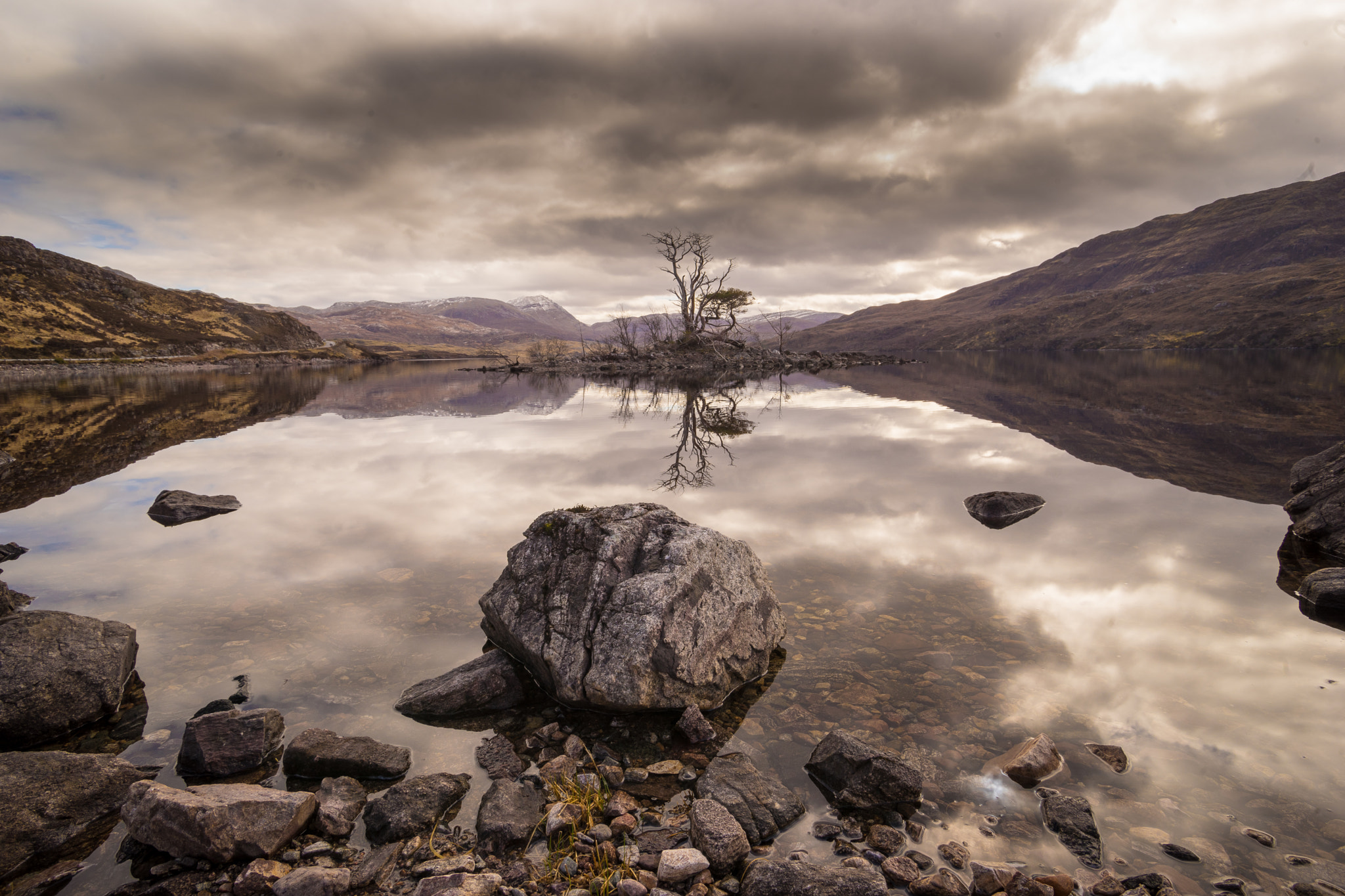 Sony a7 II + Minolta AF 17-35mm F2.8-4 (D) sample photo. Loch assynt, sutherland, scottish highlands photography