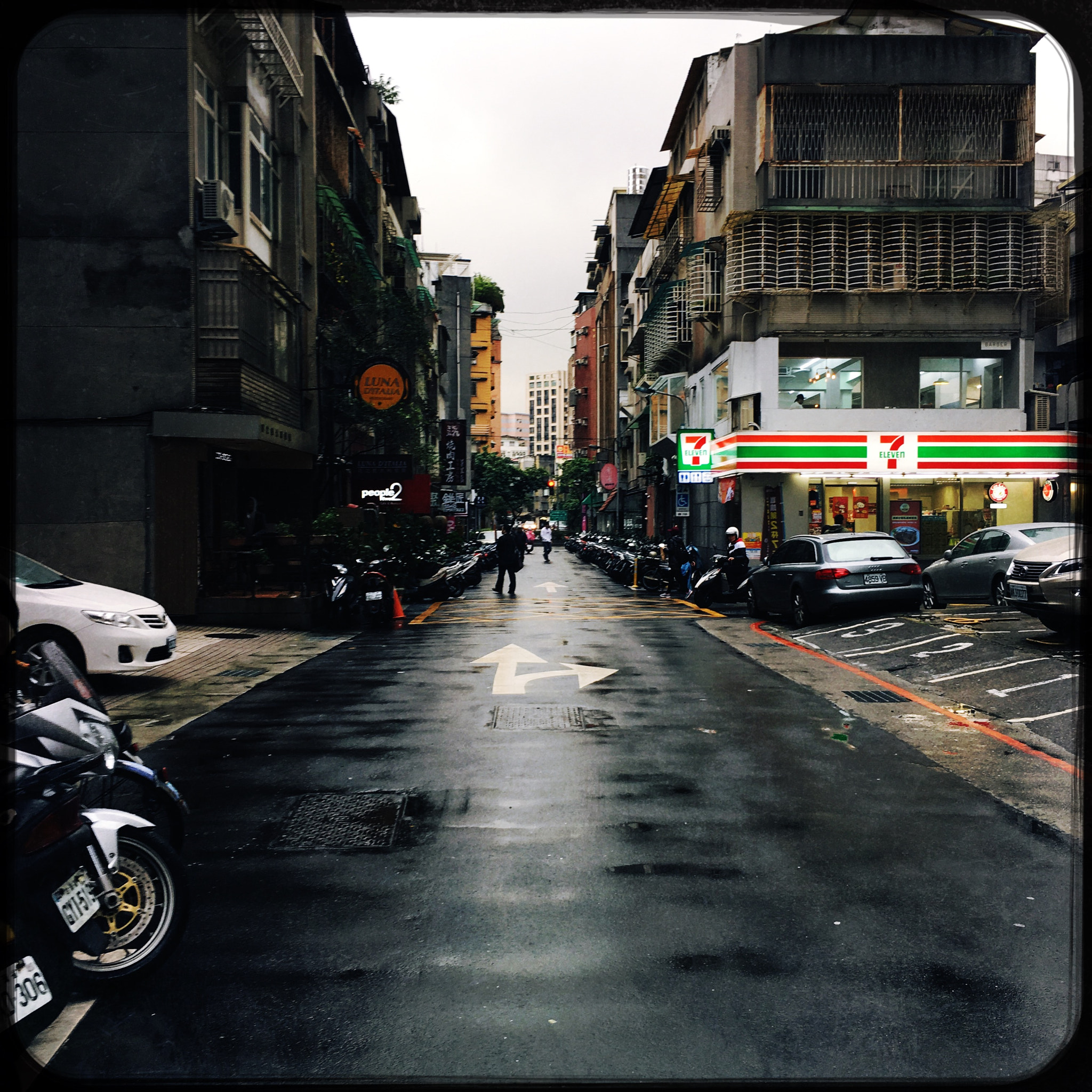 Hipstamatic 305 sample photo. Street scene. photography