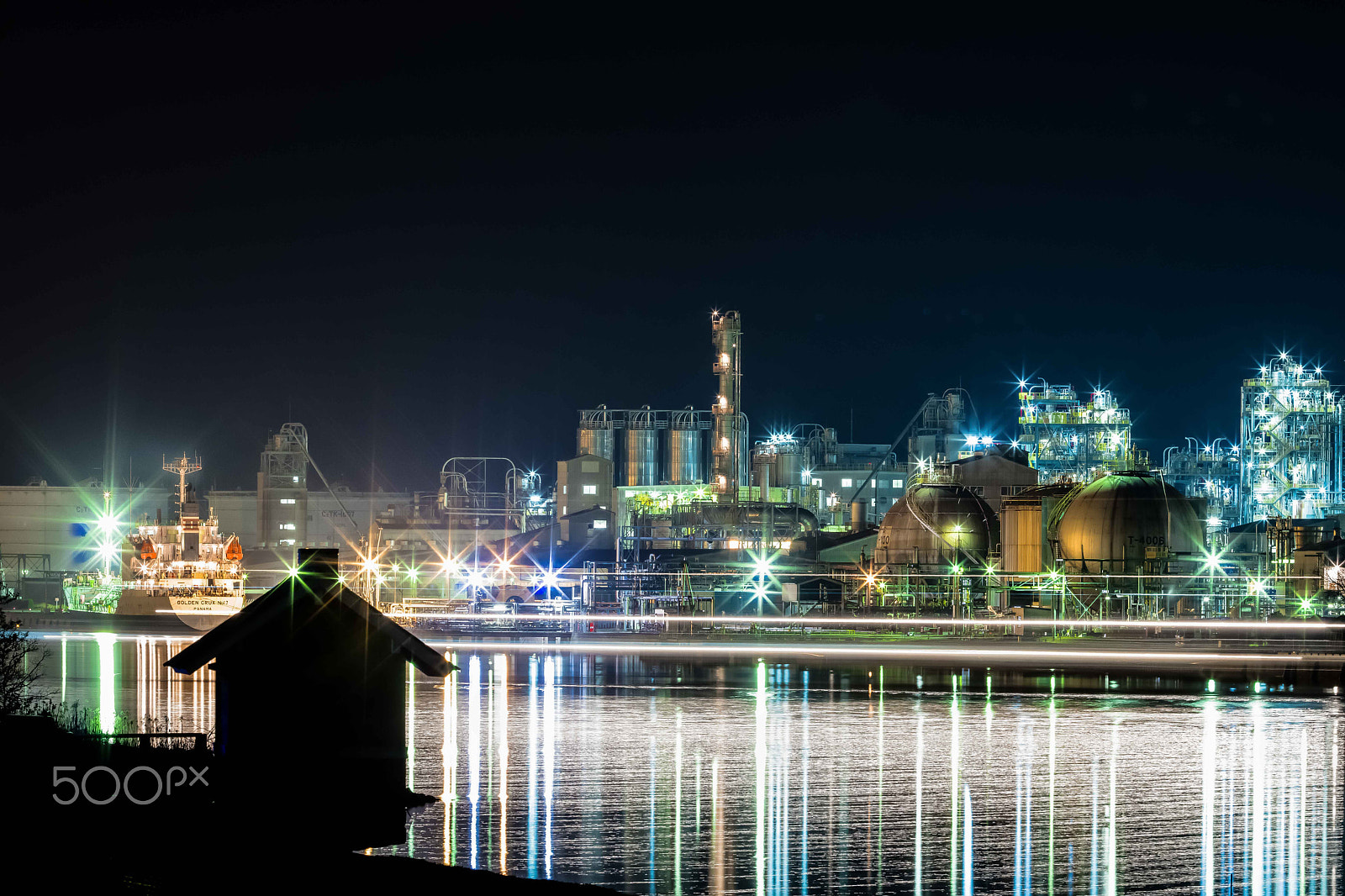 Canon EF 200mm F2L IS USM sample photo. City photography