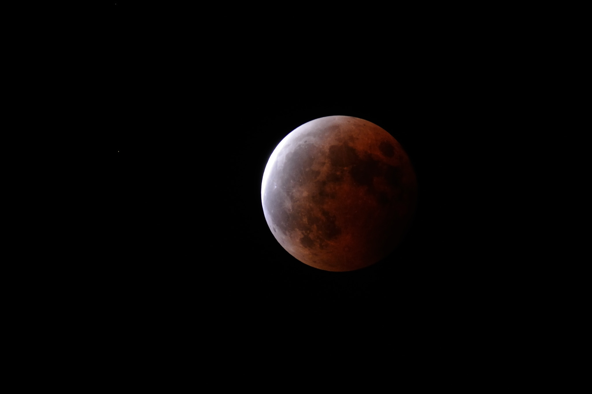 Nikon 1 V1 + 300mm f/4D sample photo. Lunar eclipse photography