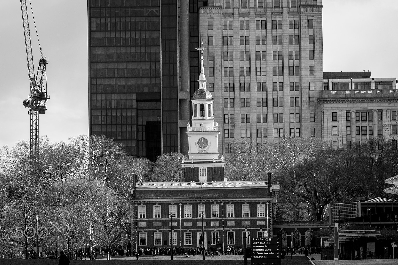 Canon EOS 650D (EOS Rebel T4i / EOS Kiss X6i) + Canon EF 70-200mm F4L USM sample photo. Liberty bell center.jpg photography