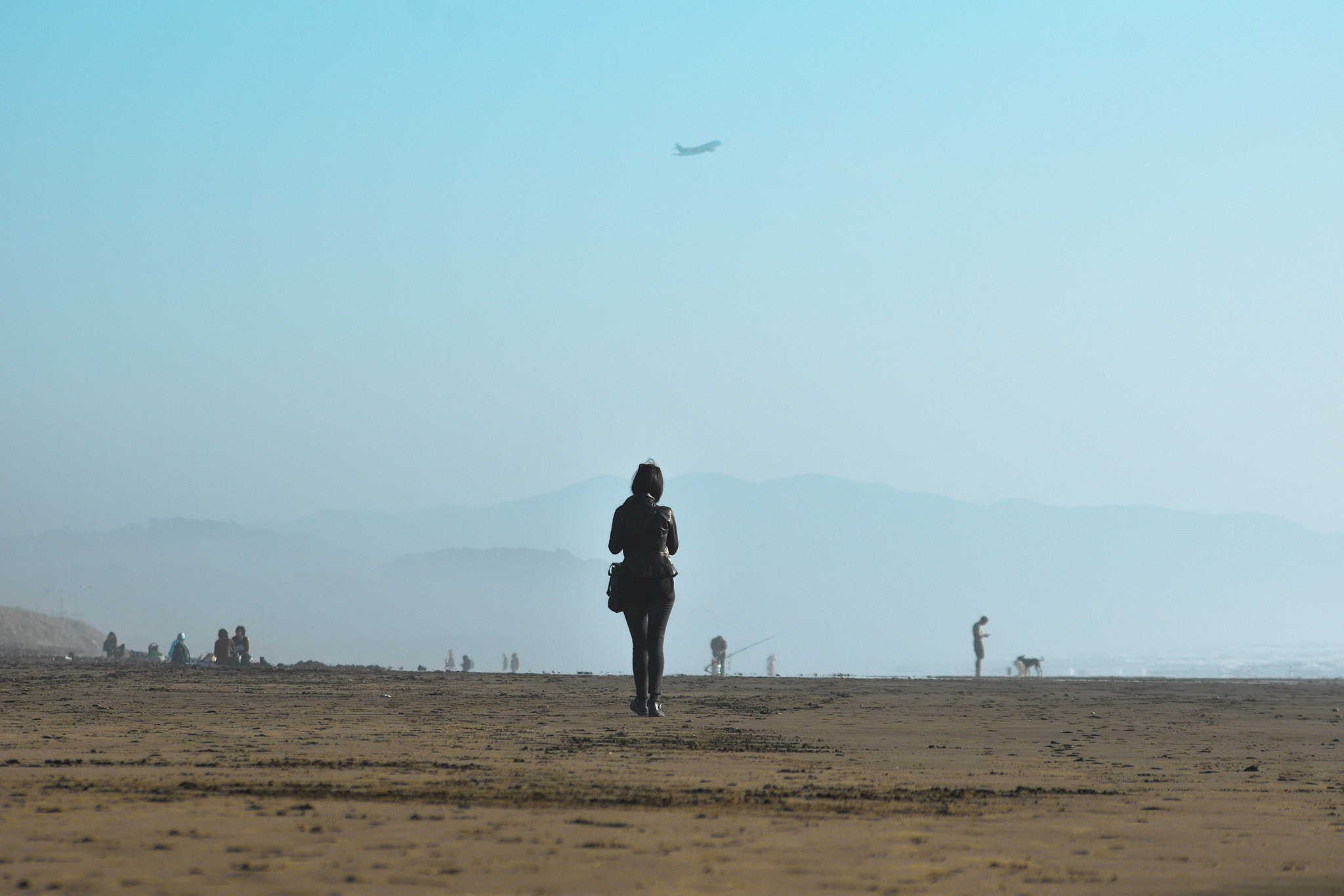 AF Zoom-Nikkor 35-135mm f/3.5-4.5 sample photo. People watching photography