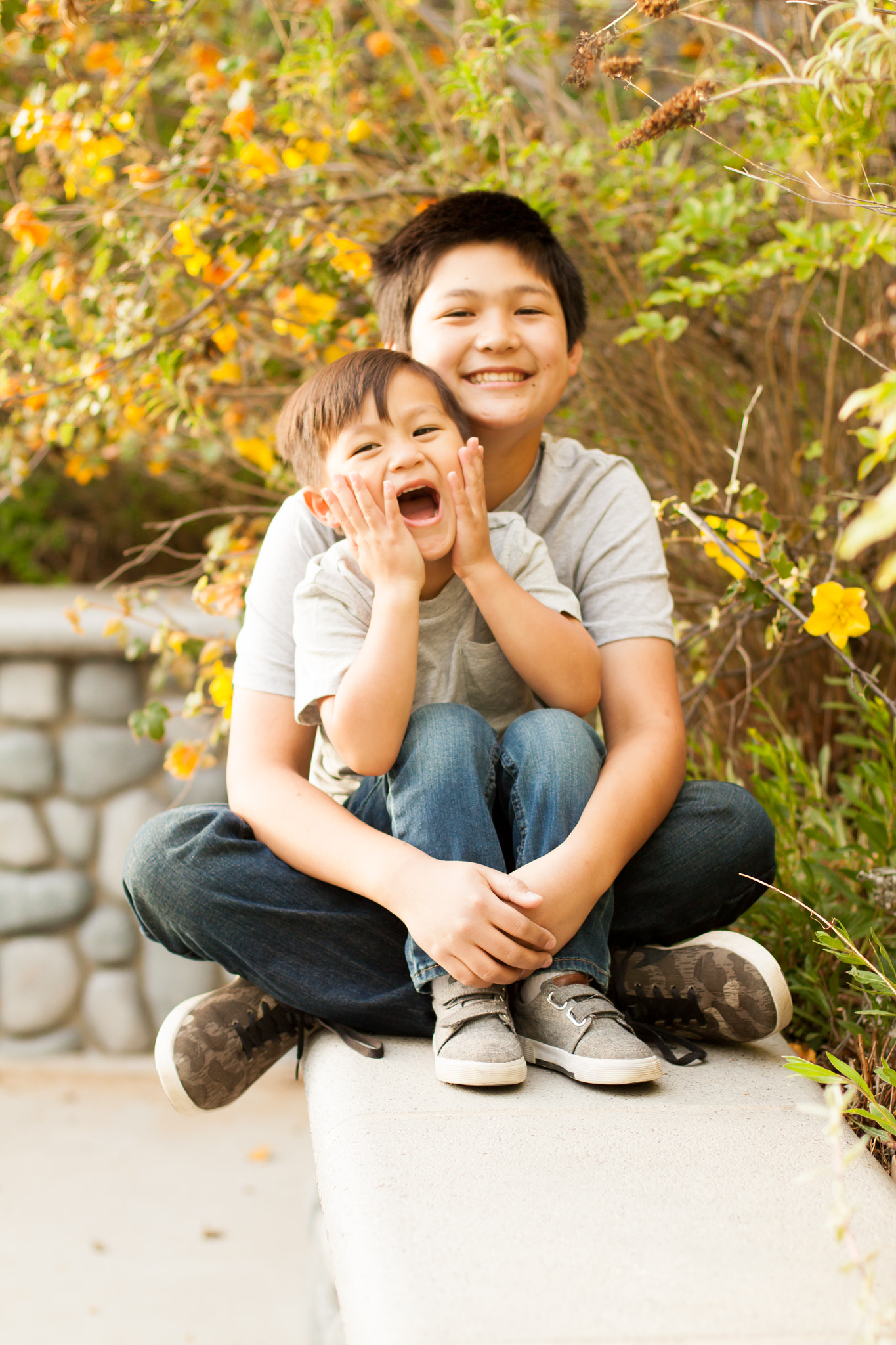Canon EOS 500D (EOS Rebel T1i / EOS Kiss X3) + Canon EF 50mm F1.4 USM sample photo. Brother love photography