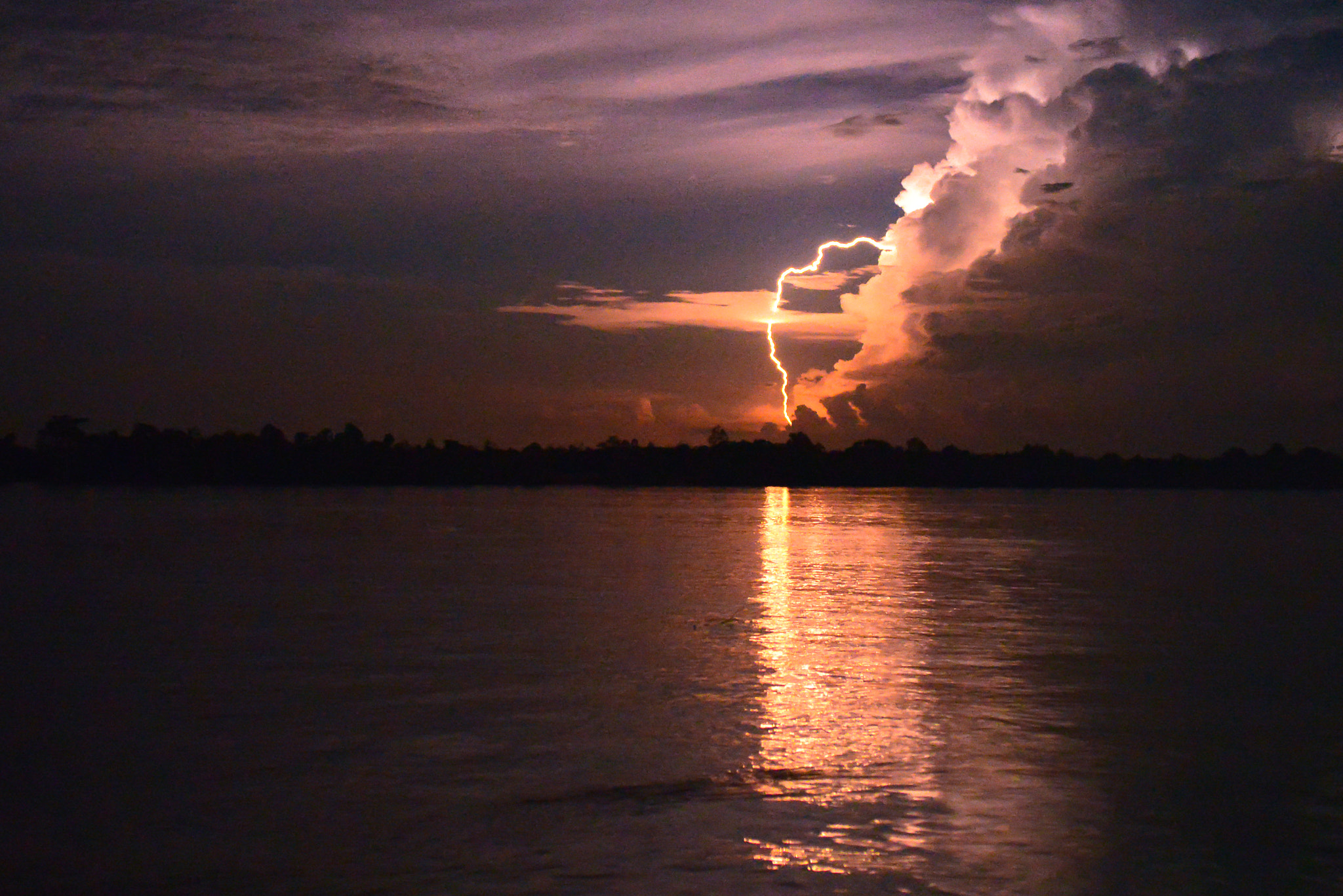 AF Zoom-Nikkor 28-85mm f/3.5-4.5 sample photo. Thunderstrom photography