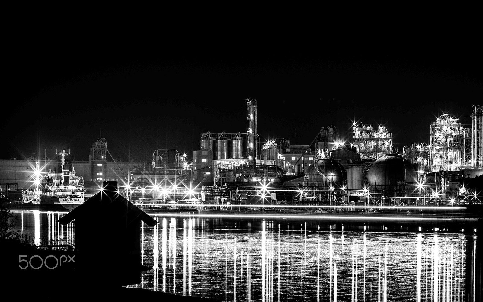 Canon EF 200mm F2L IS USM sample photo. City photography