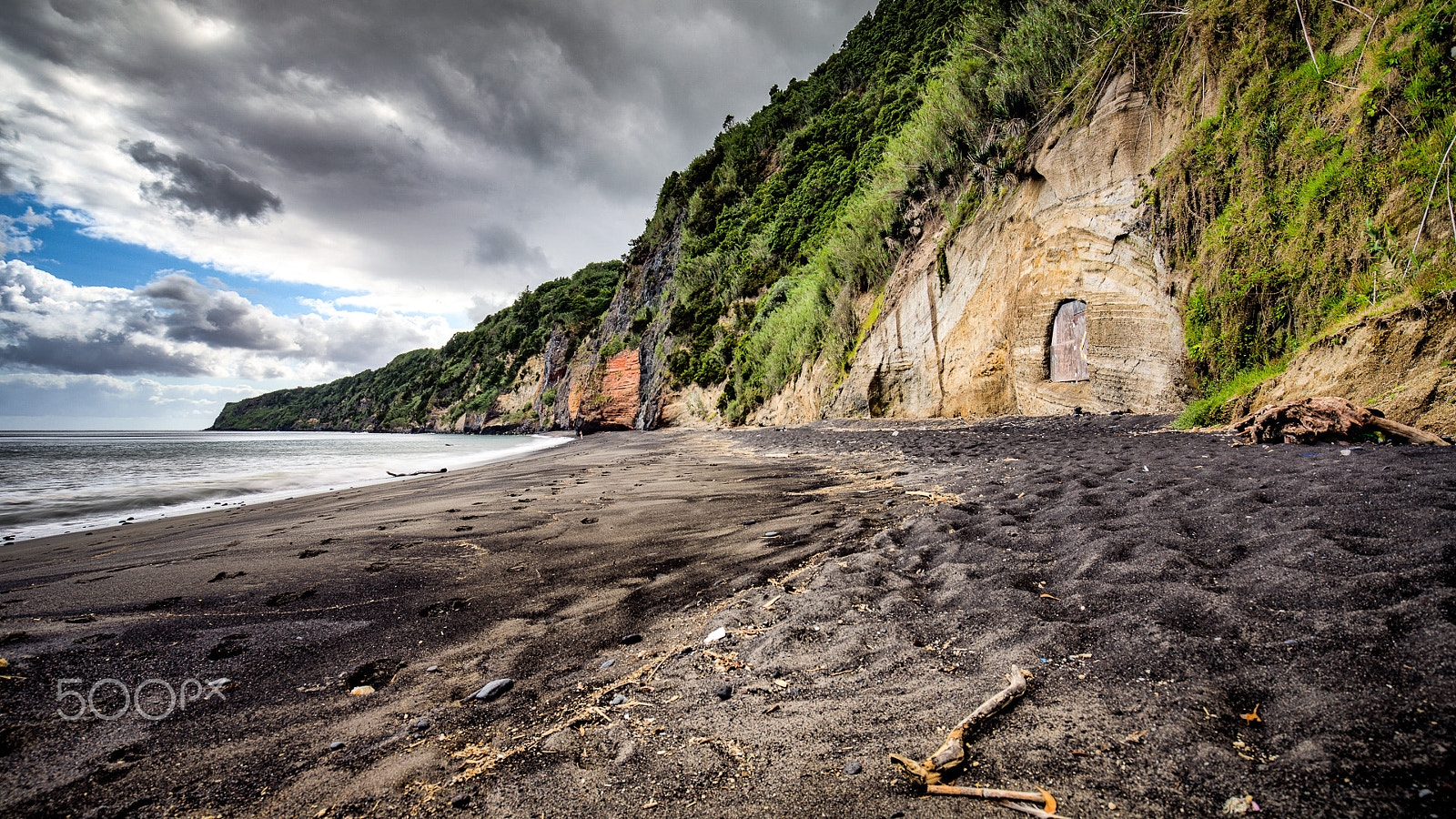16.0 - 35.0 mm sample photo. Azores. black beach. photography