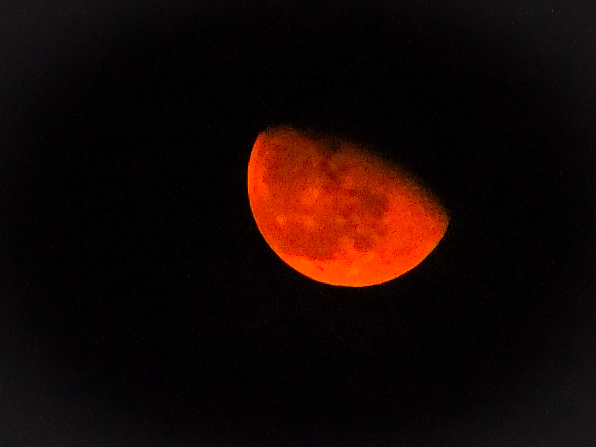 FujiFilm FinePix F300EXR (FinePix F305EXR) sample photo. Red moon photography