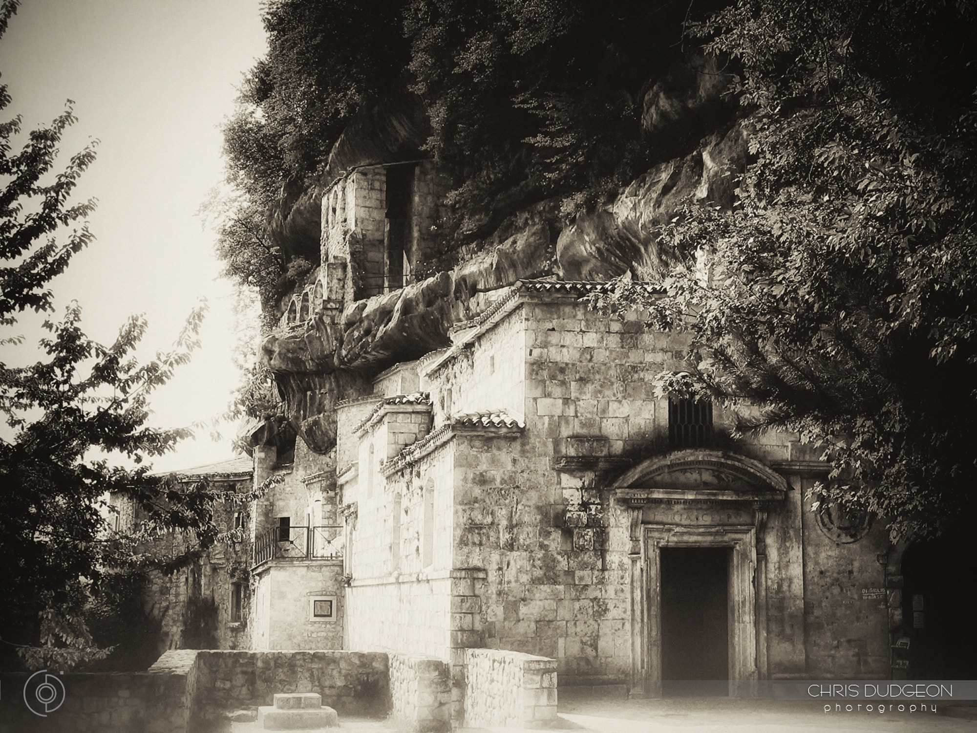 Canon POWERSHOT G3 sample photo. Old abbey ,abruzzo italy photography