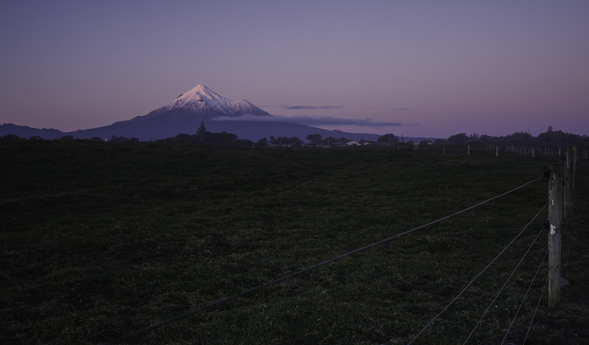 Nikon AF-S Nikkor 16-35mm F4G ED VR sample photo. Taranaki sunset photography