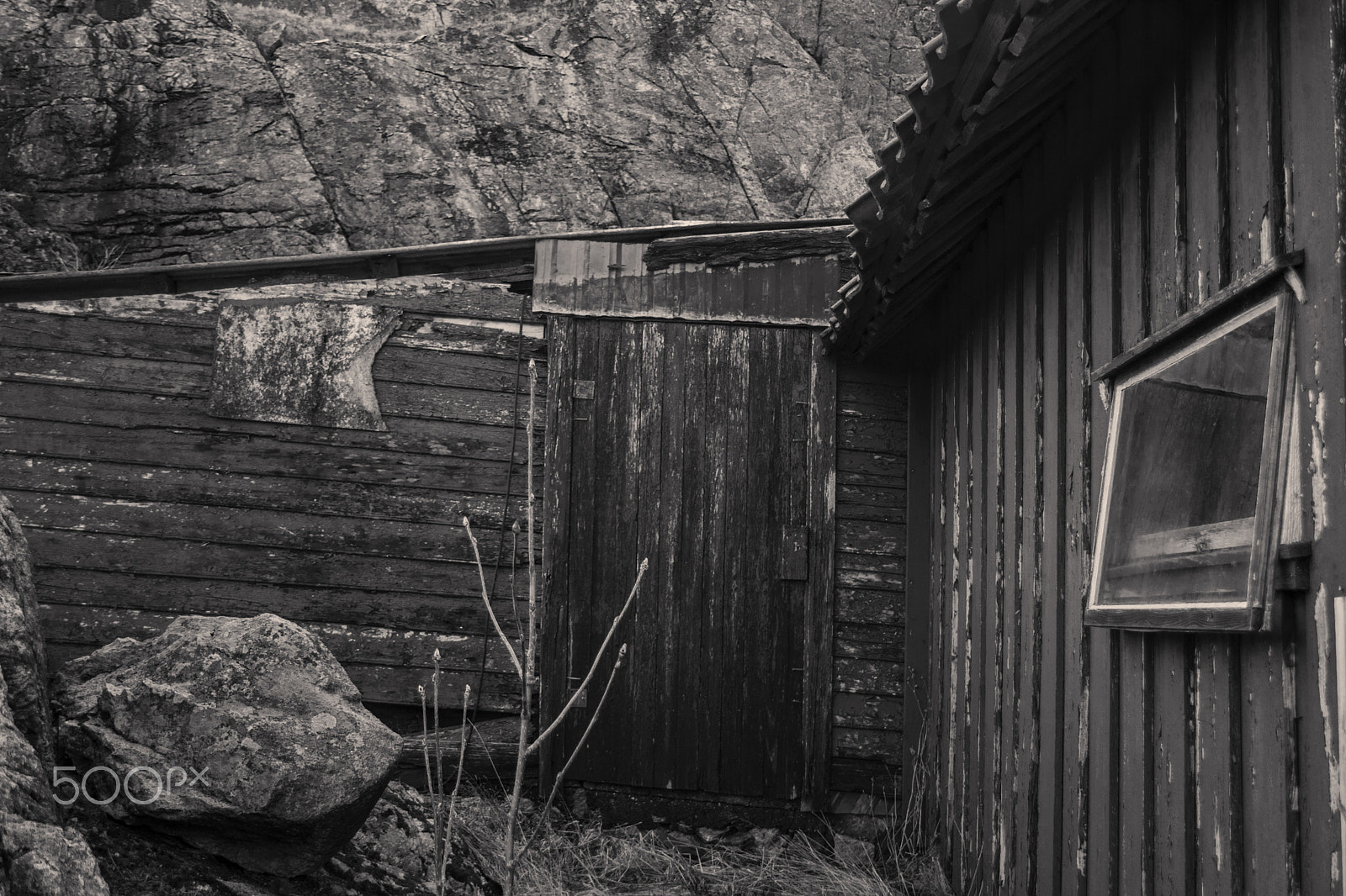 Canon EF-S 18-55mm F3.5-5.6 sample photo. Cornered house photography
