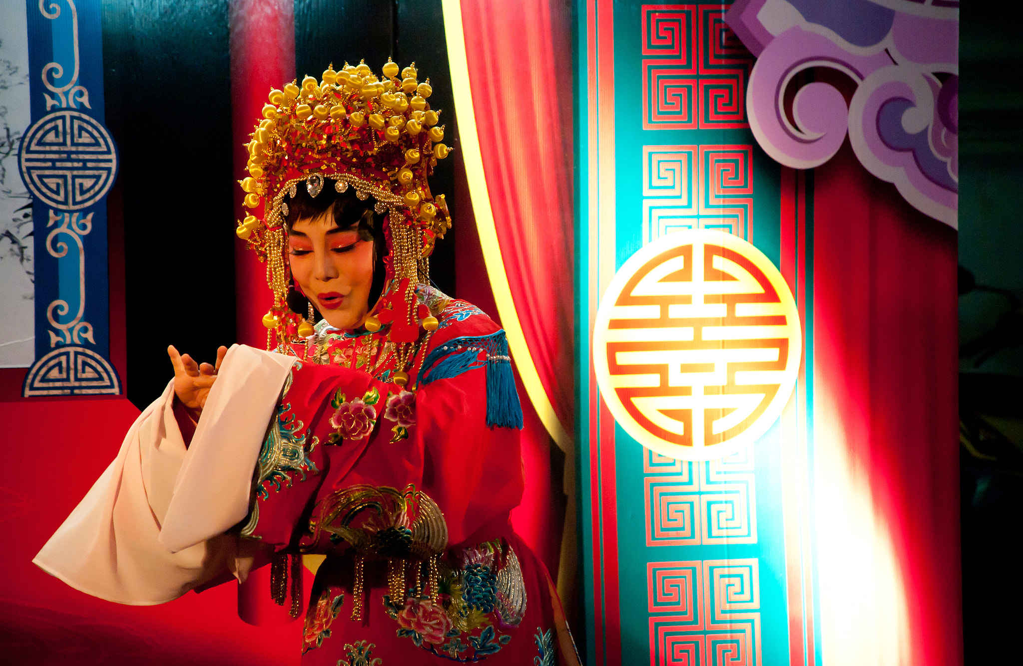 Nikon D300S + Nikon AF-S DX Nikkor 18-135mm F3.5-5.6G ED-IF sample photo. Chinese opera photography