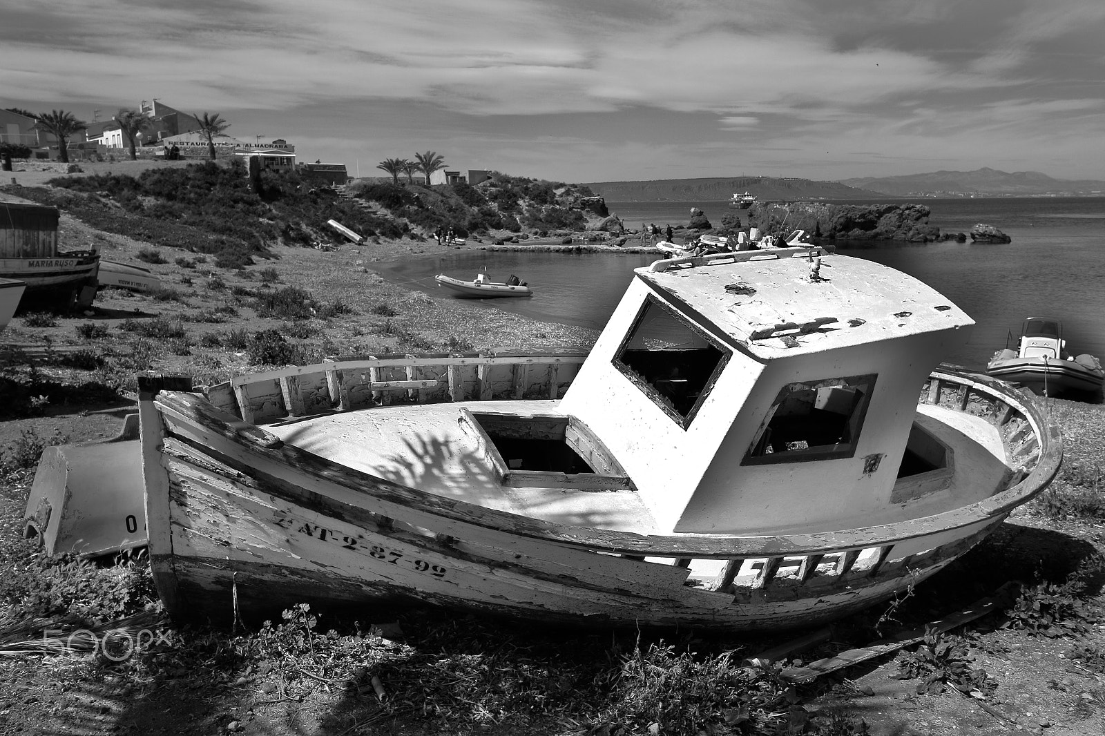 Canon EF-S 10-18mm F4.5–5.6 IS STM sample photo. Barco en tabarca isla photography