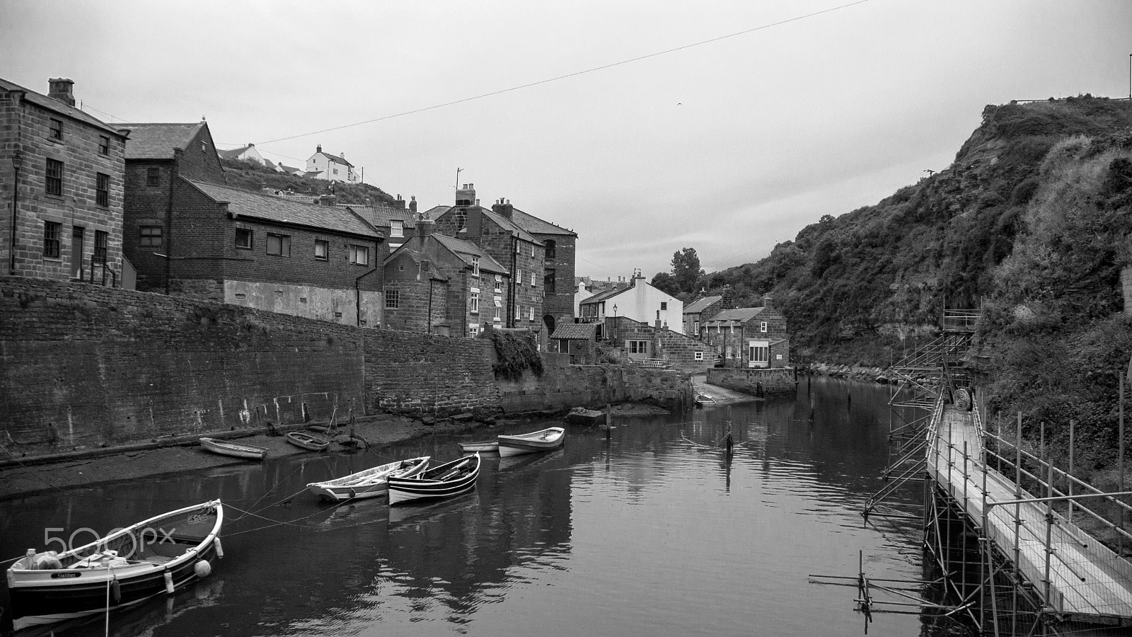 Leica D-LUX2 sample photo. Harbour at staithes photography