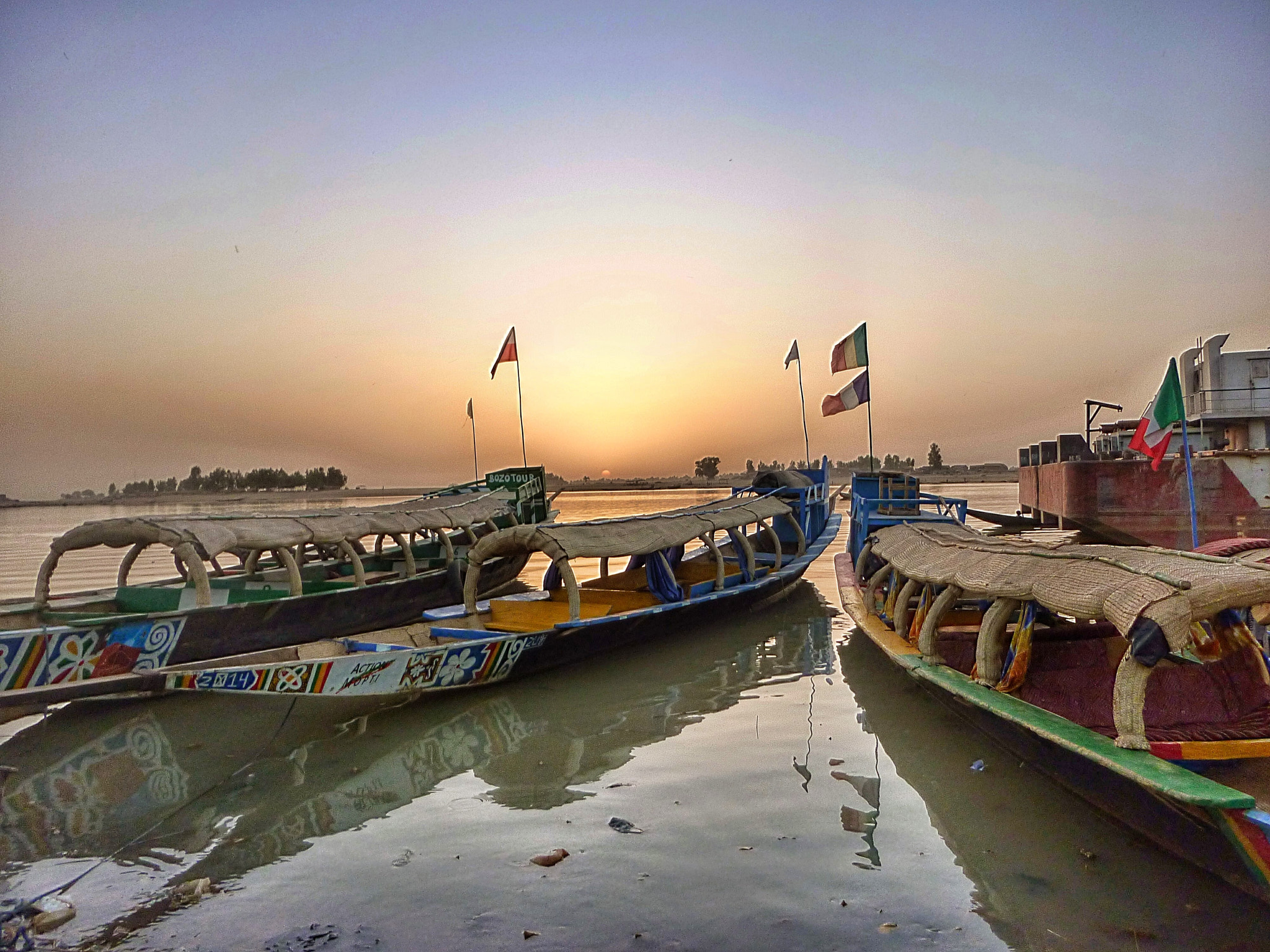 Panasonic DMC-ZX1 sample photo. Along the niger photography