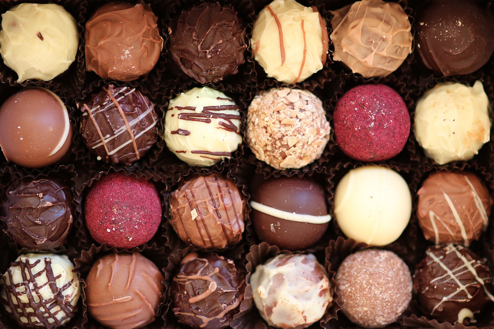 ZEISS Makro-Planar T* 100mm F2 sample photo. Box of chocolates photography