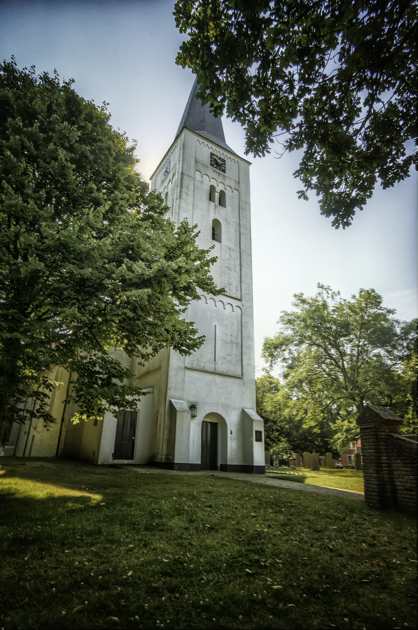 Sony Alpha NEX-3N + Sony E 10-18mm F4 OSS sample photo. Witte kerk heiloo photography