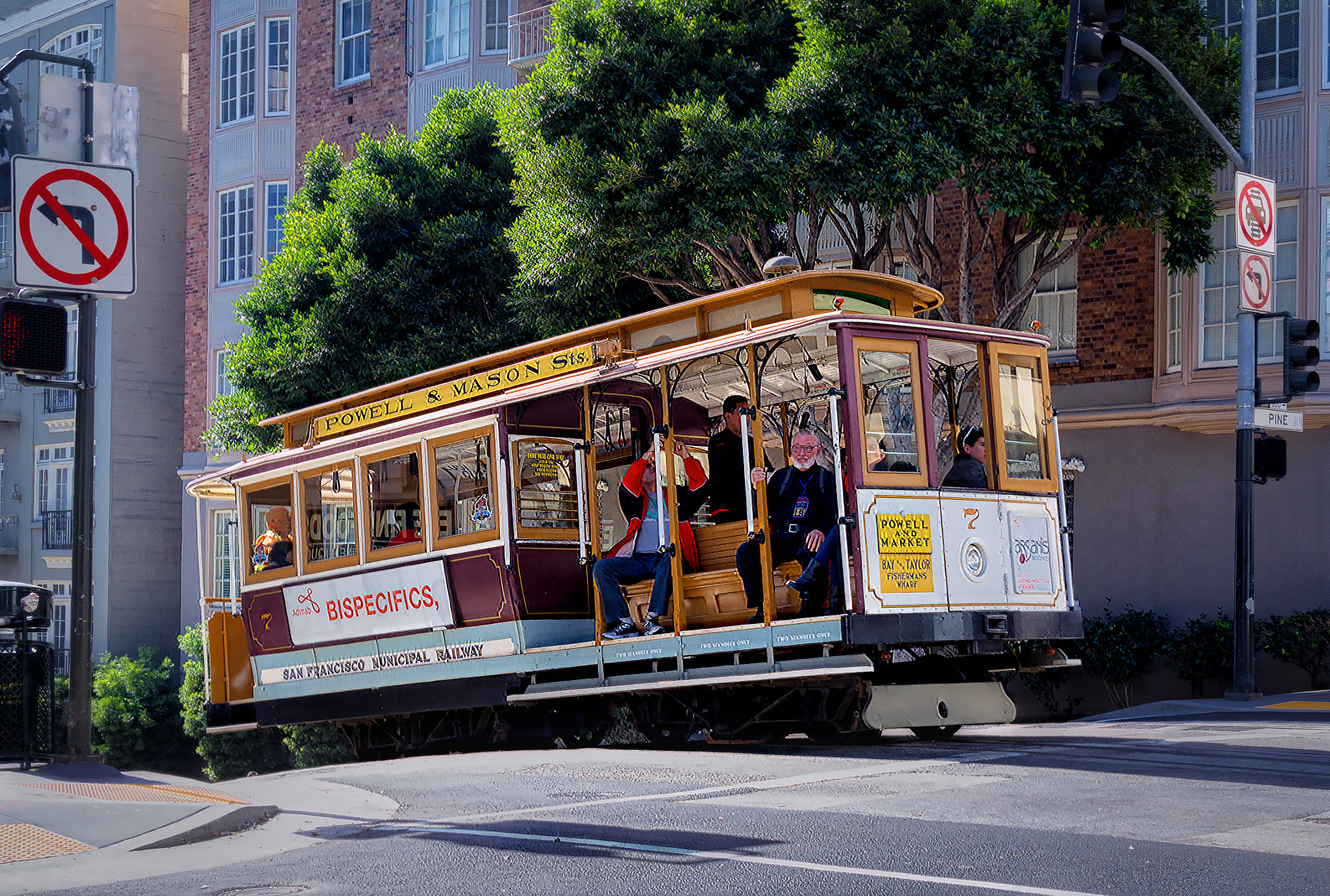 Olympus PEN E-PL5 sample photo. Trolly up photography