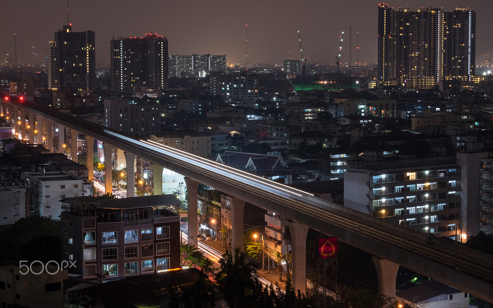 Fujifilm X-E2 + Fujifilm XC 50-230mm F4.5-6.7 OIS II sample photo. Long exposure sky train at bangkok photography