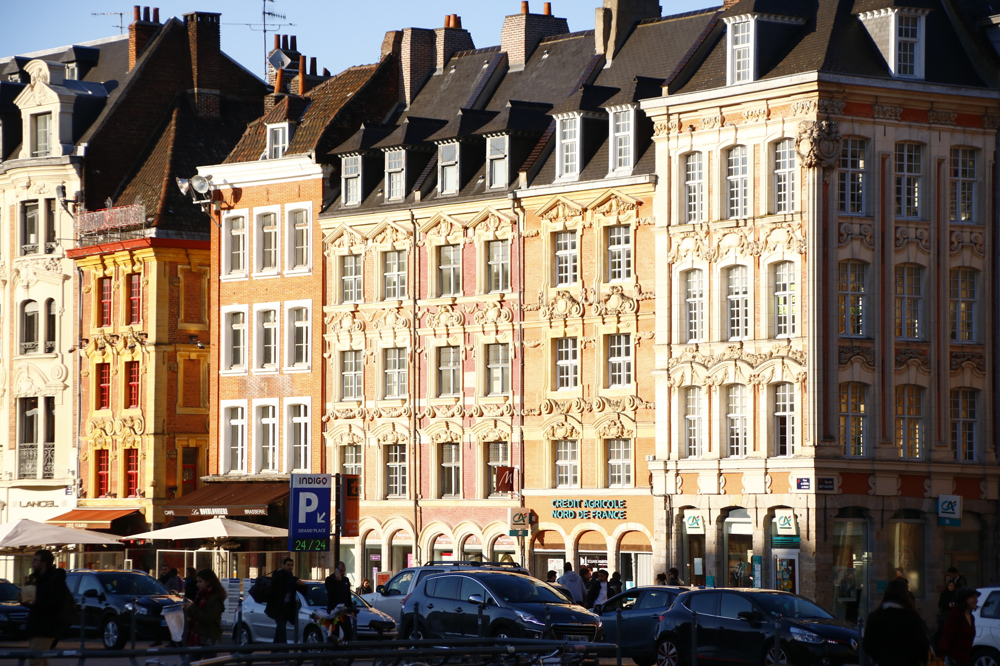 Canon EOS 760D (EOS Rebel T6s / EOS 8000D) + Canon TS-E 90mm F2.8 Tilt-Shift sample photo. Façade sur grand place photography