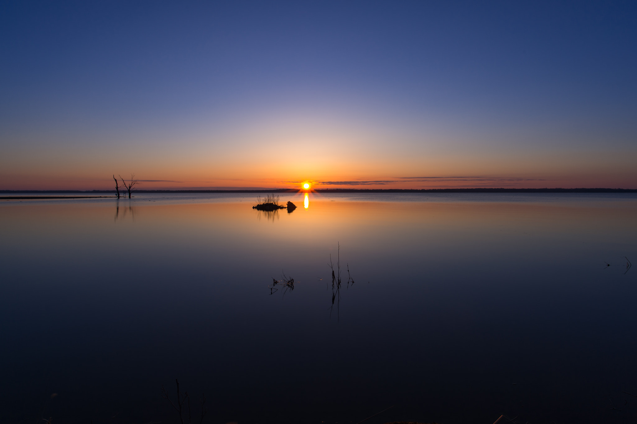 Nikon Df + Nikon AF-S Nikkor 20mm F1.8G ED sample photo. Sunrise over lake photography