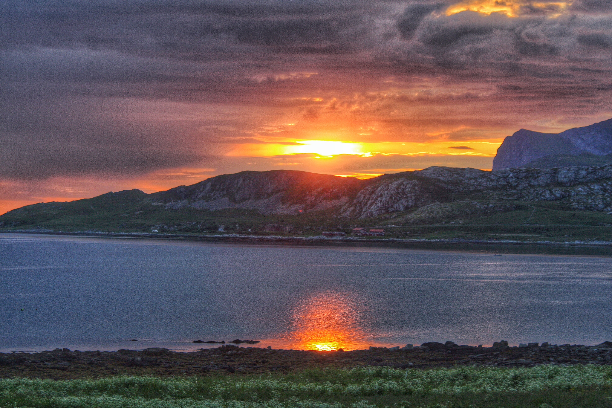 Canon 28-300mm sample photo. Midnightsun lofoten photography