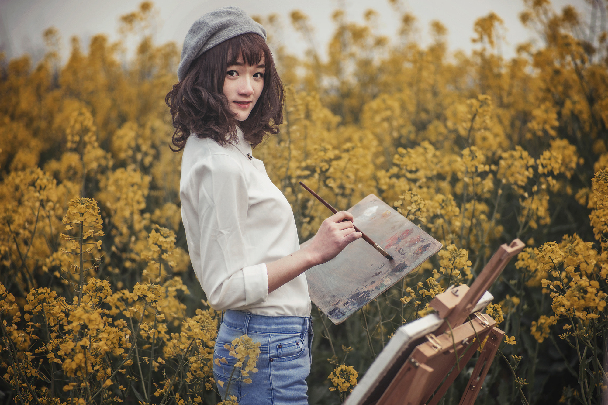 0mm F0 SAM sample photo. Painting girl photography