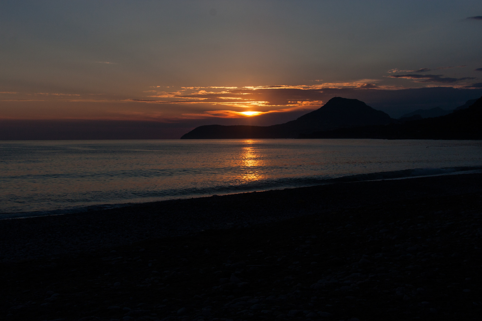 Canon EOS 40D sample photo. Sunset in bar photography