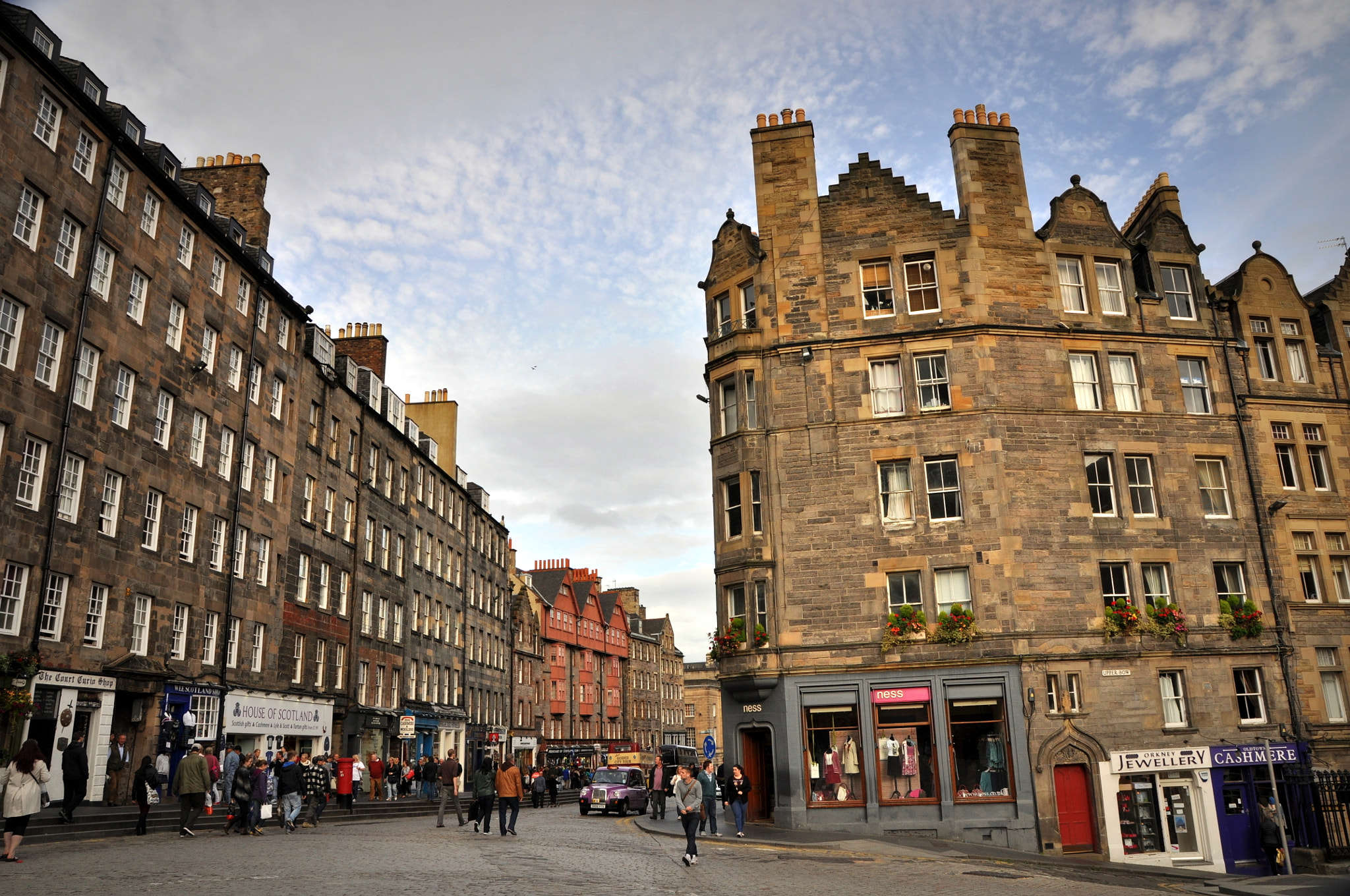 Sigma 17-70mm F2.8-4 DC Macro OS HSM sample photo. Downtown edinburgh photography