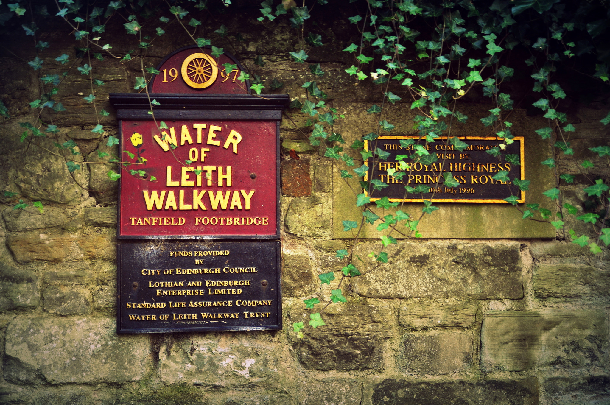 Sigma 17-70mm F2.8-4 DC Macro OS HSM sample photo. Water of leith photography