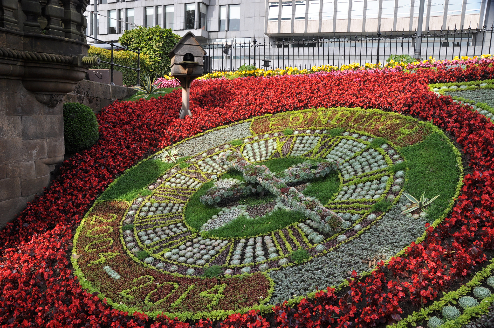 Sigma 17-70mm F2.8-4 DC Macro OS HSM sample photo. Floral clock photography