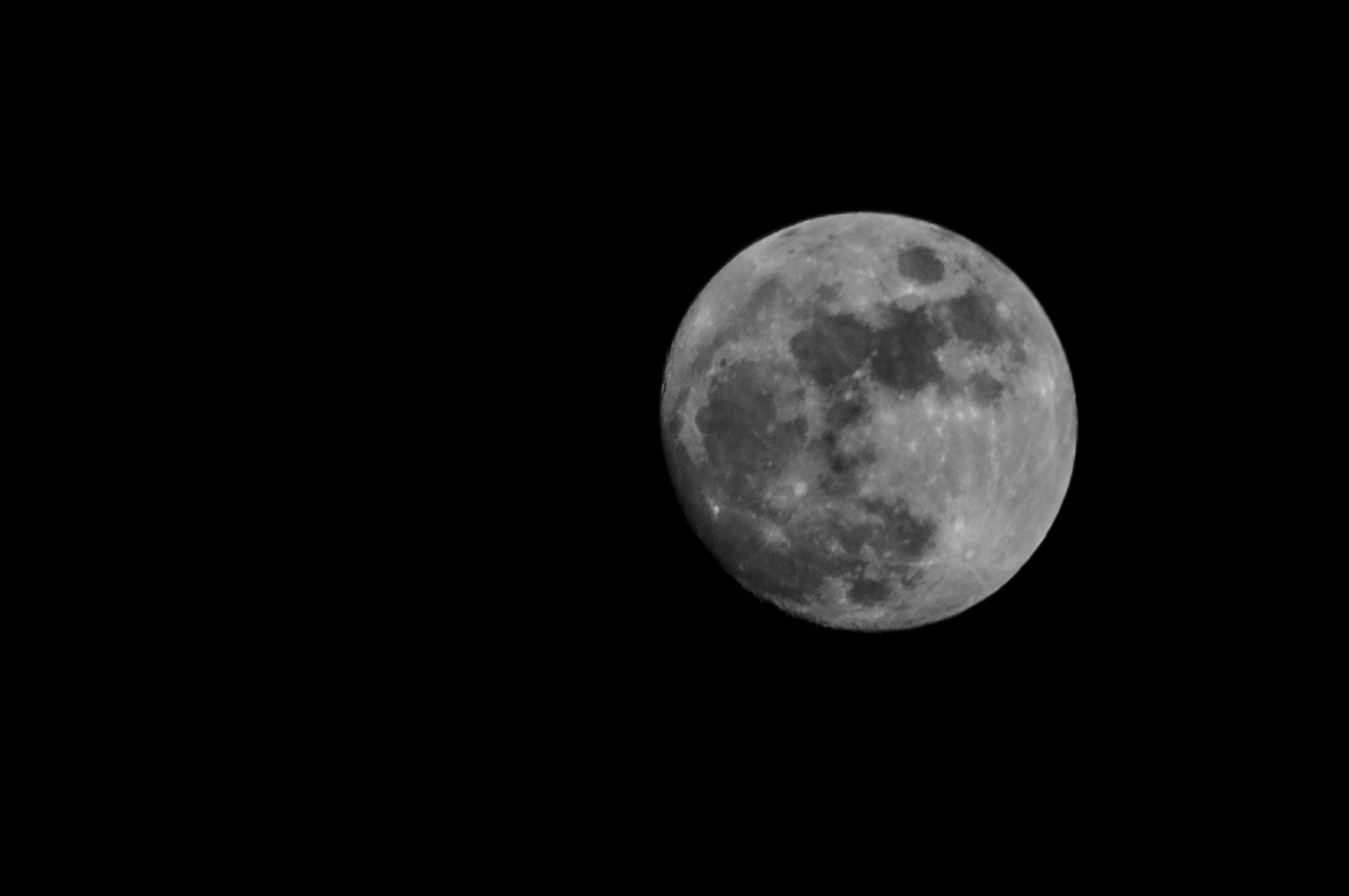 Sony 75-300mm F4.5-5.6 sample photo. The moon, la luna photography