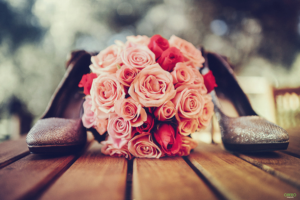 Nikon D3S + Nikon AF-S Nikkor 35mm F1.4G sample photo. Bouquet and shoes photography