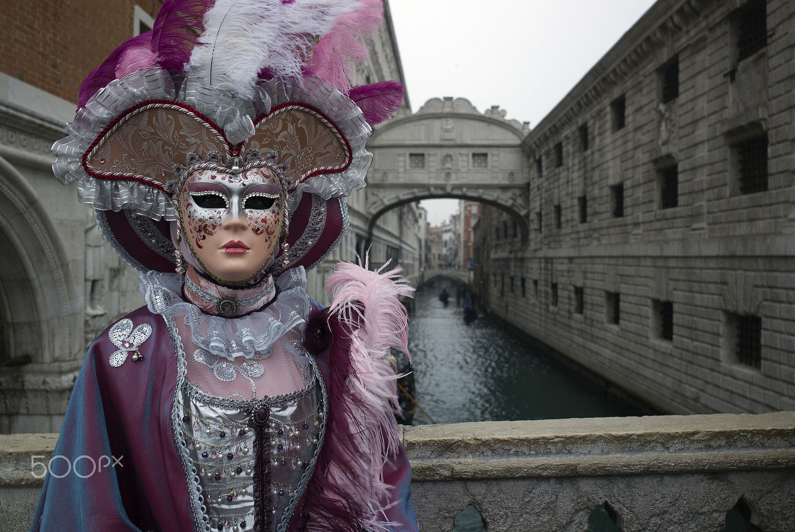 Leica M9 + Leica Summicron-M 28mm F2 ASPH sample photo. Ponte dei sospiri and model photography