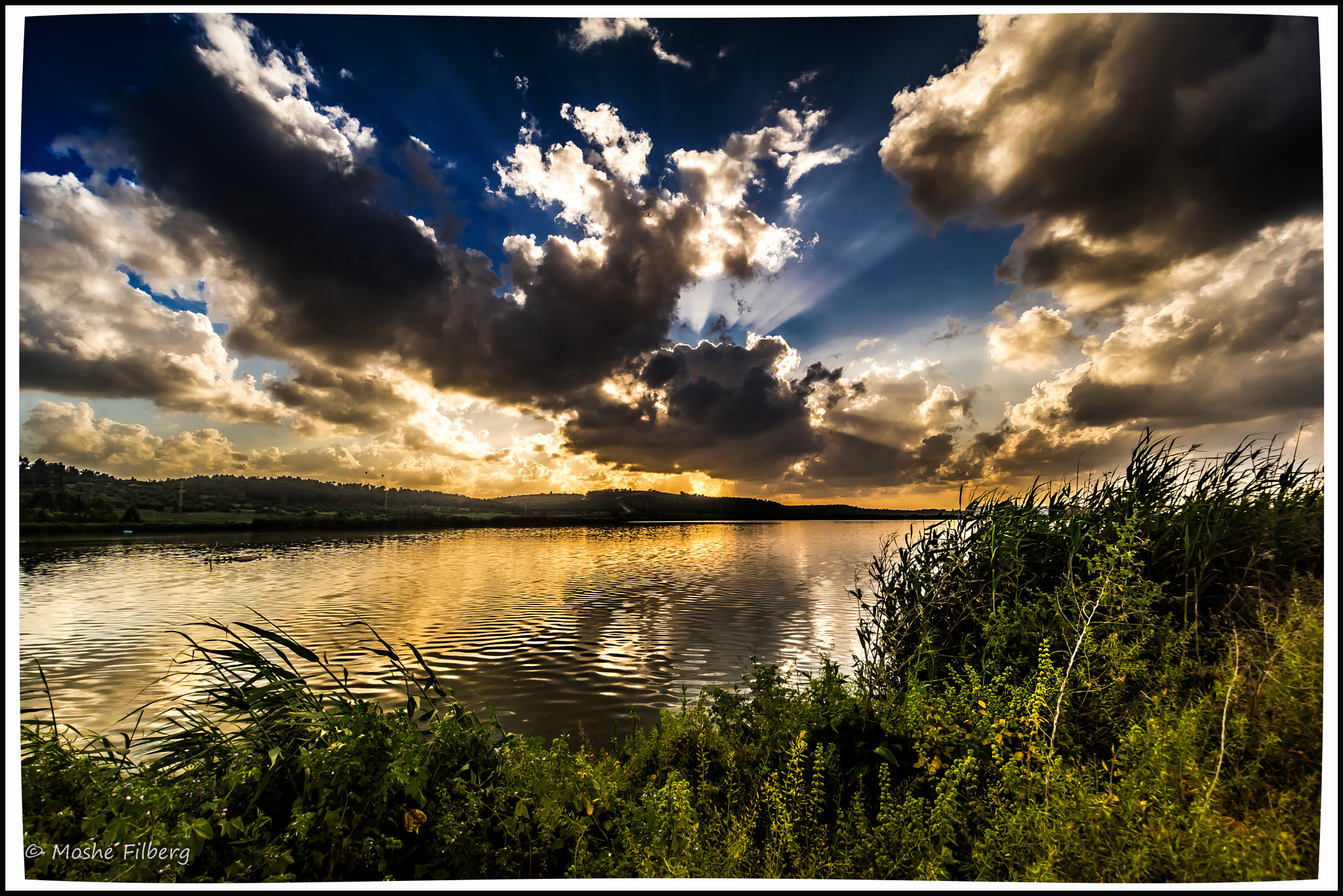 Nikon D810 + Sigma 17-35mm F2.8-4 EX Aspherical sample photo. The golden lake photography